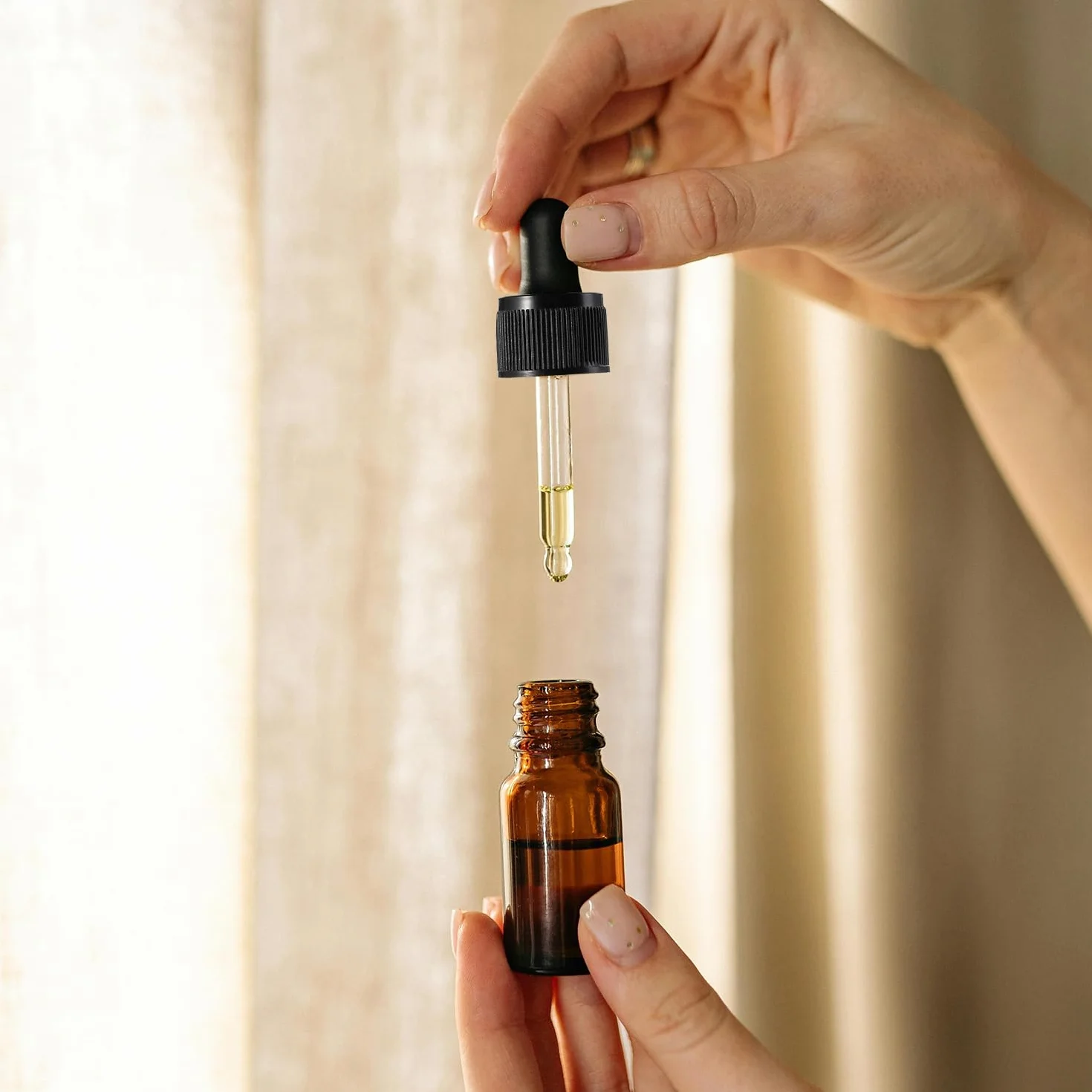 Lot de 30 flacons compte-gouttes en verre ambré de 15 ml pour huiles essentielles, parfums, liquides, laboratoires de chimie