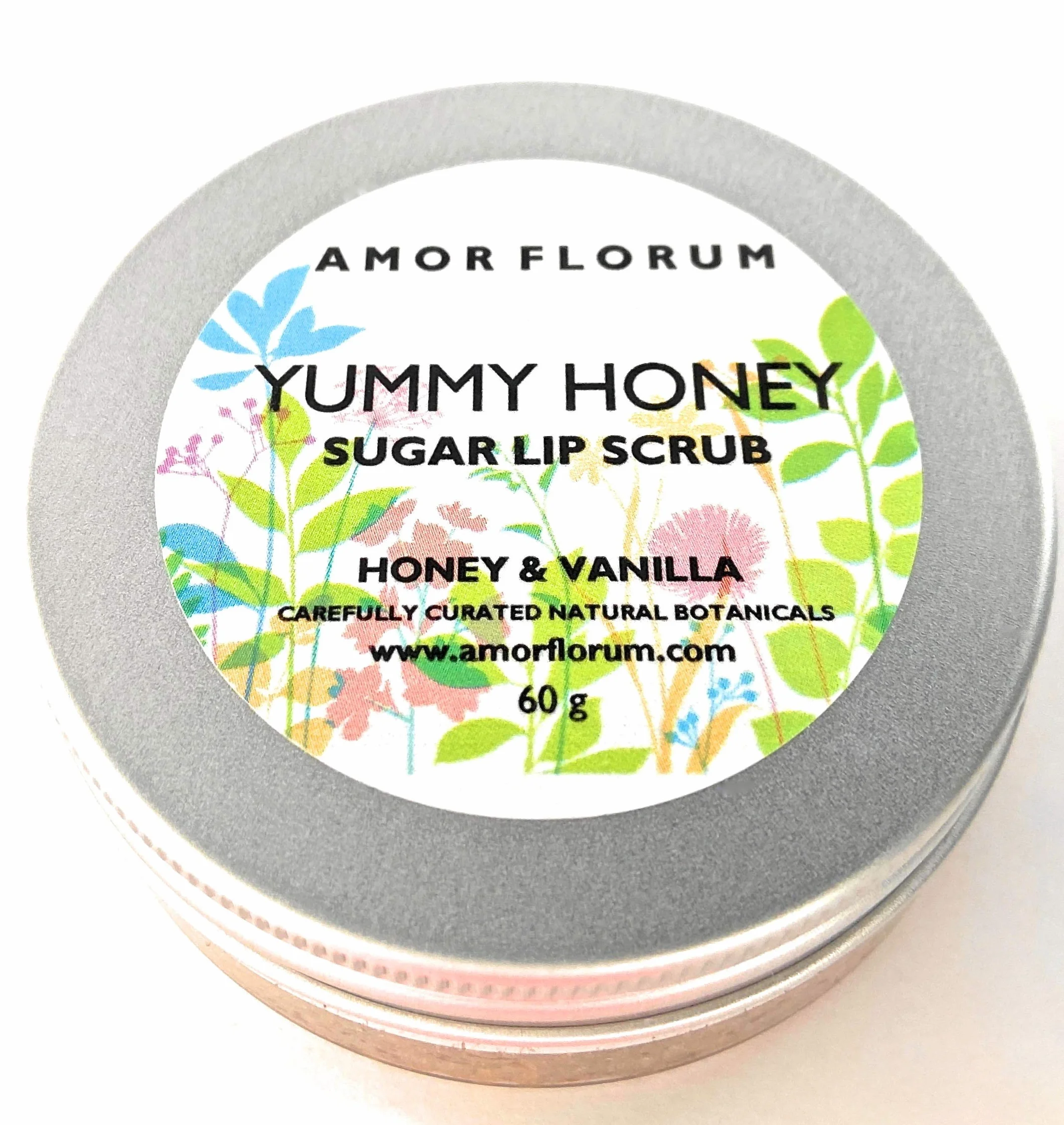 100% Naturel GOMMAGE AU SUCRE POUR LES LÈVRES - avec MIEL & VANILLE et HUILE DE JOJOBA & VITAMINE E - 60g - par AMOR FLORUM. Gommage au Sucre Exfolie et Nourrit les Lèvres en Douceur.