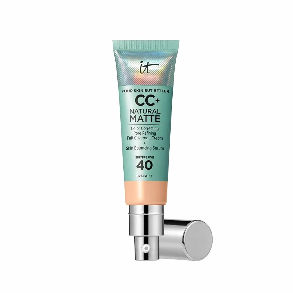 IT COSMETICS, CC+ Crème Natural Matte SPF 40, Haute Couvance et Contrôle de Brillance, Peaux Mixtes à Grasses, Avec Sérum Équilibrant à l'Acide Hyaluronique, Your Skin But Better, 32 ml