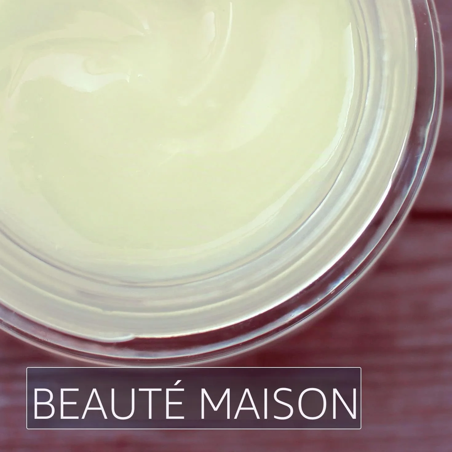 Naissance Huile De Coco Fractionnée Liquide BIO (No. 218) - 870 ml - Légère Et Émolliente, Sans Film Gras - Pour Soin de la Peau, Cheveux, Corps