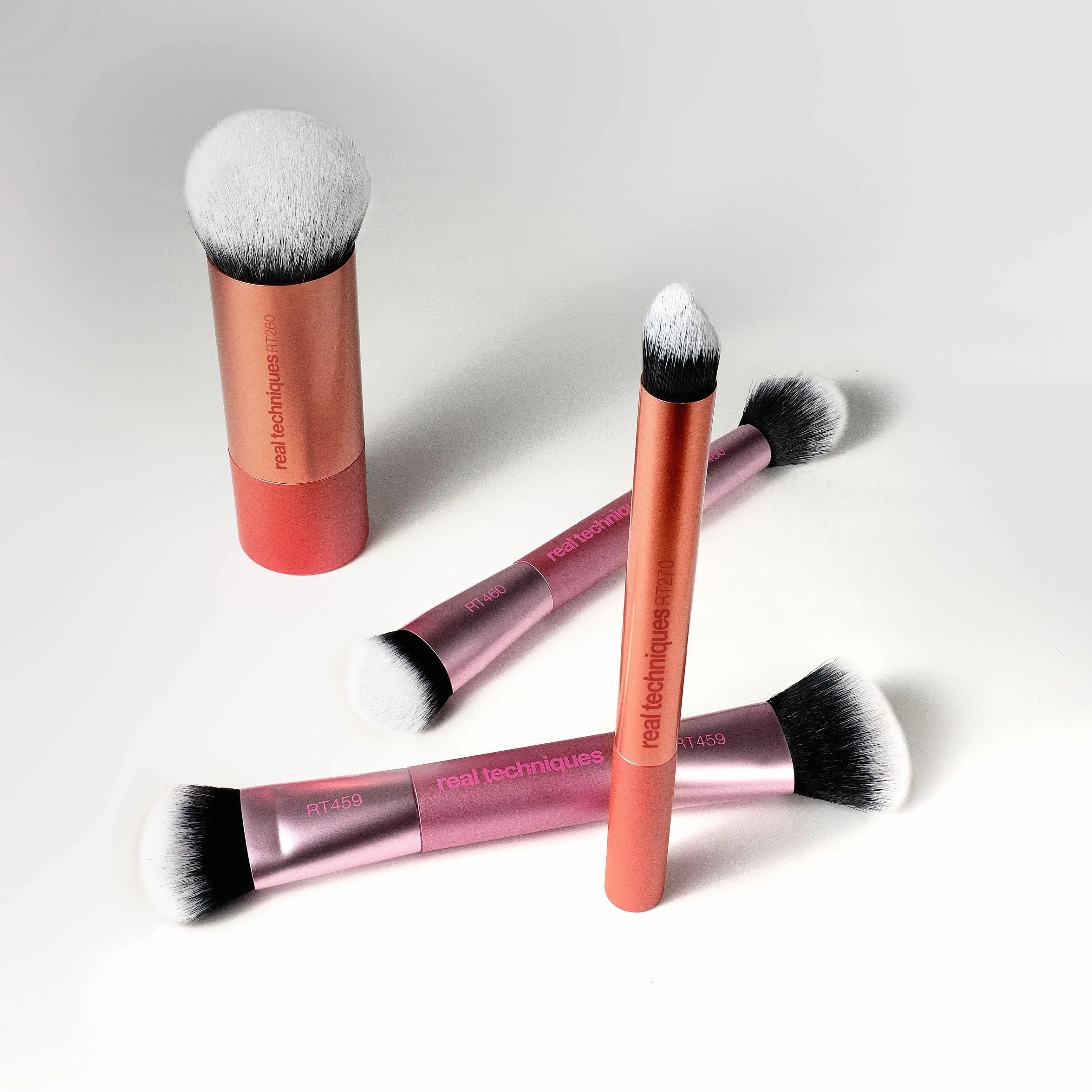 Real Techniques Full Beat Set Maquillage, Kit 4 Pinceaux pour Fond de Teint, Anti-Cernes, Blush, Contour, Illuminateur & Poudre, Format Voyage, Fibres UltraPlush Douces, Cruelty-Free