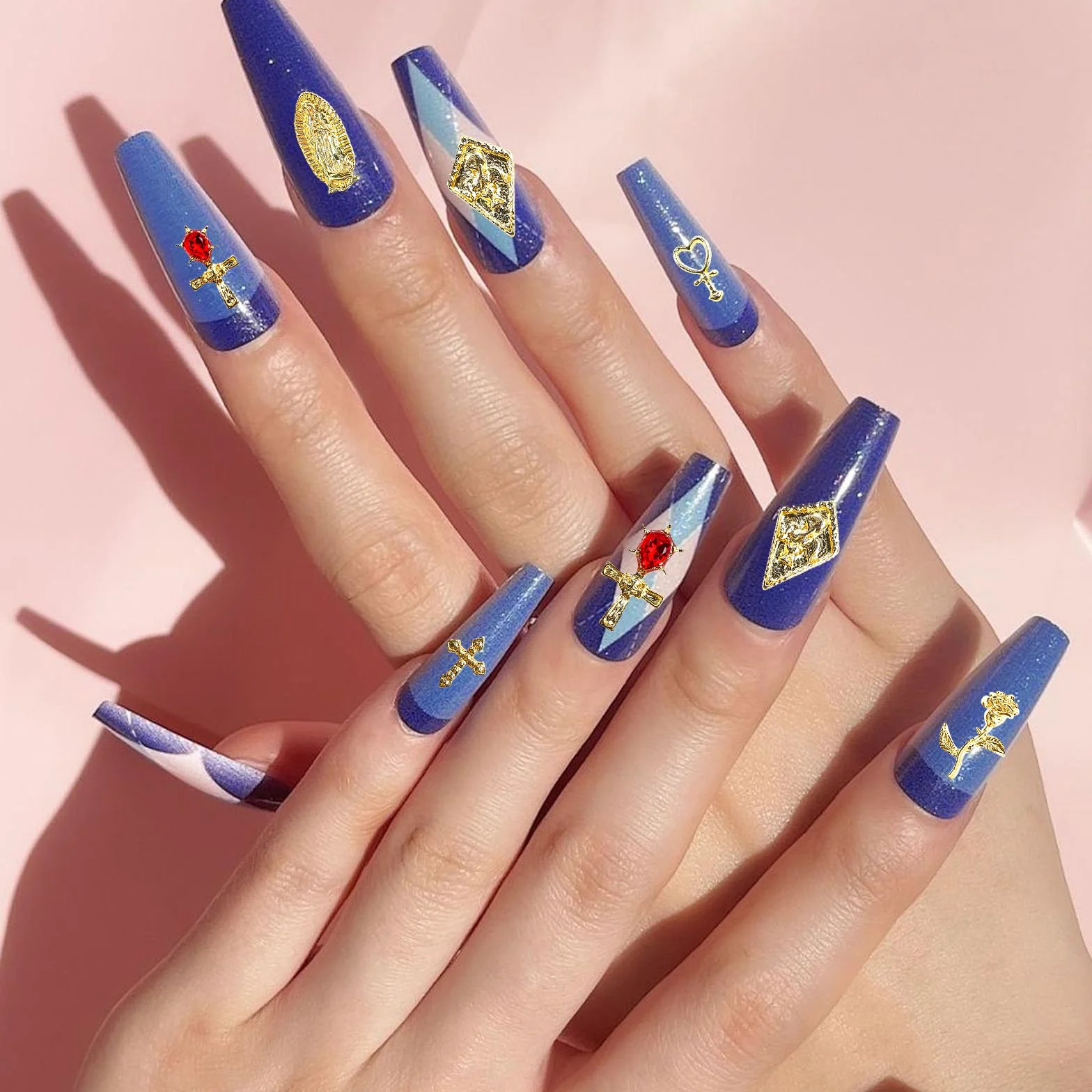 70 Pièces 3D DIY Ongles Charmes Or, Croix Rose Coeur Vierge Marie Décorations d'Art d'Ongle