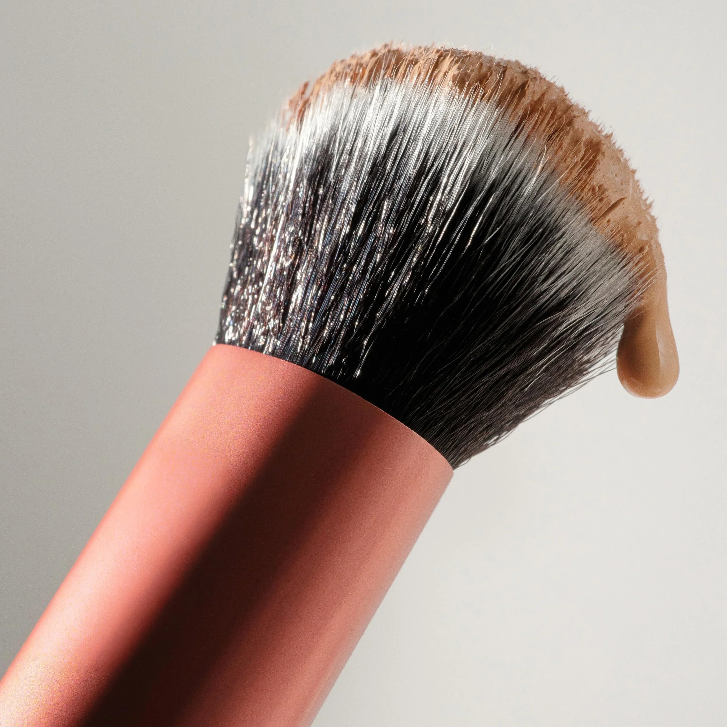 Real Techniques Pinceau de maquillage Expert visage fond de teint liquide crème fard à joues poudre bronzante couverture modulable