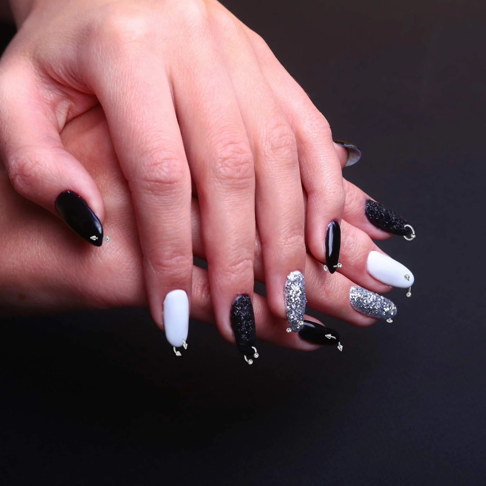 Breloques d'Art d'Ongle 25 Pièces avec Outil de Perçage Perceuse à Main en Argent pour Décor Acrylique et Gel