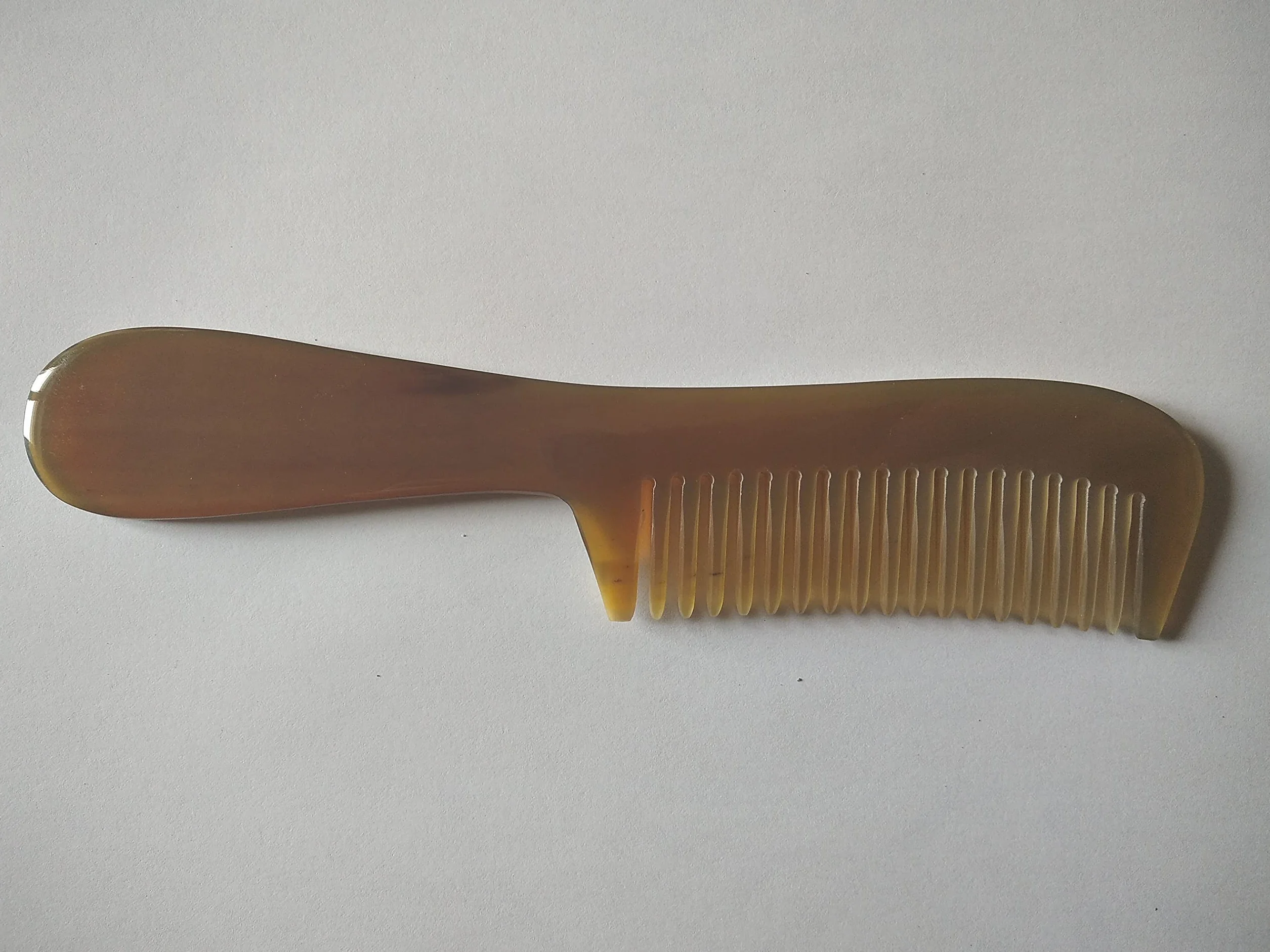 Peigne en corne naturelle antistatique 19 cm