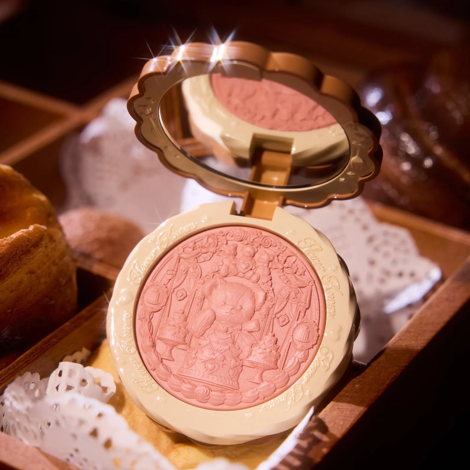 La collection Sweetie Bear Blush satiné en soie, blush poudre rose pêche scintillant pour les joues Flower Know, maquillage pour le visage modulable et estompable, doux et longue tenue (Garden Picnic)
