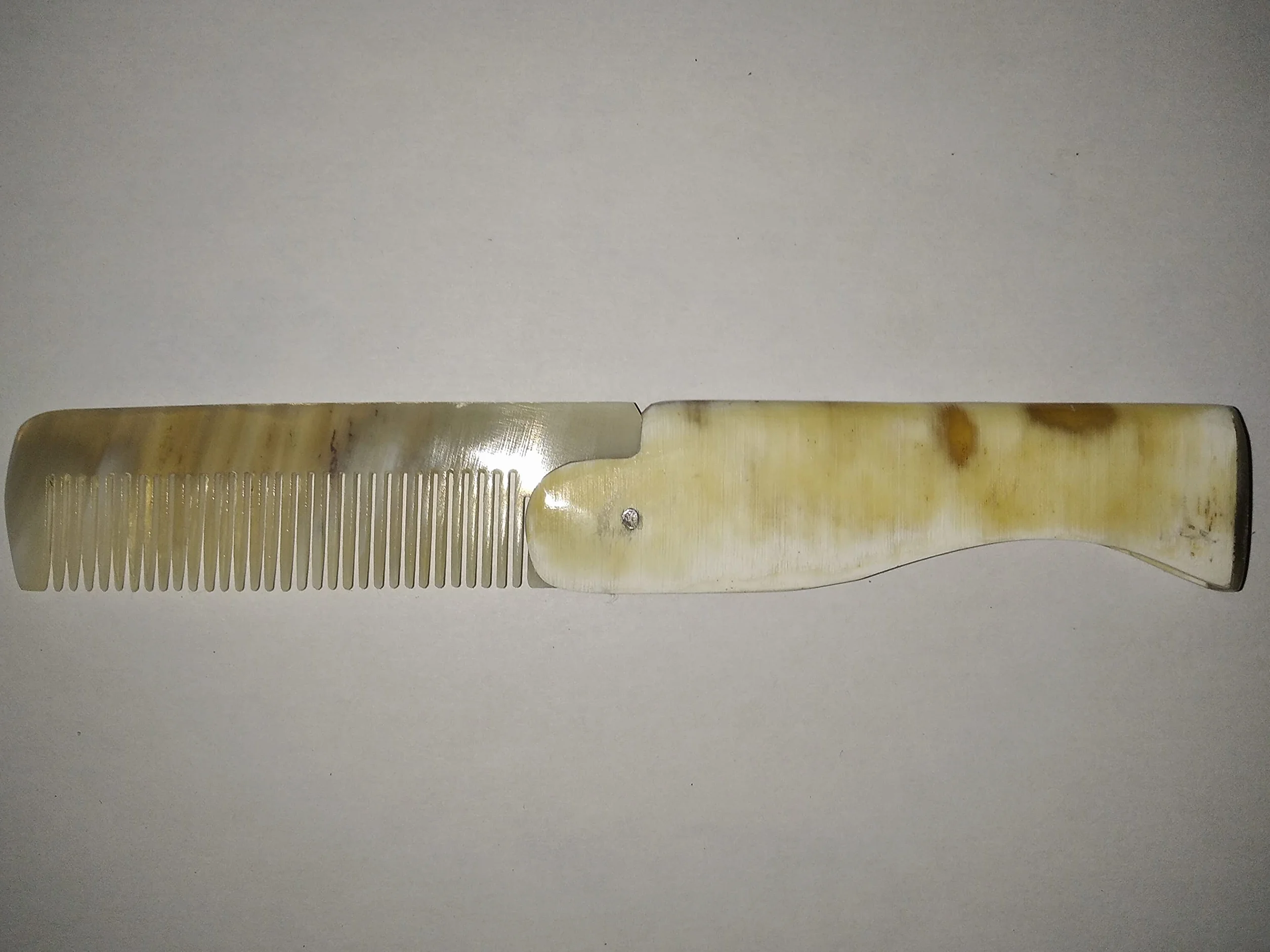 Peigne Pliable en Corne Naturelle Antistatique Format de Poche