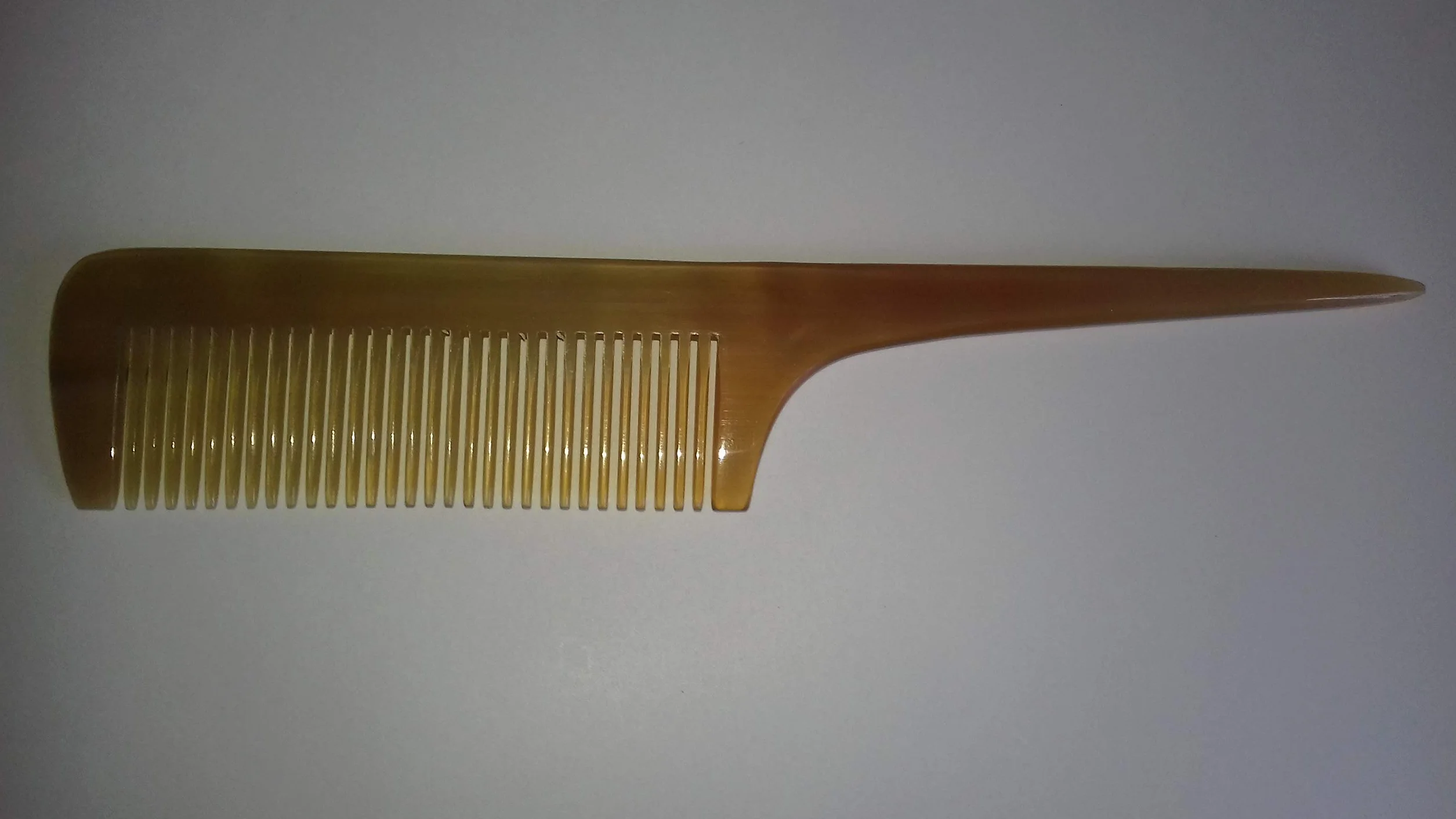 Peigne Queue de Rat en Corne Naturelle – 19 cm