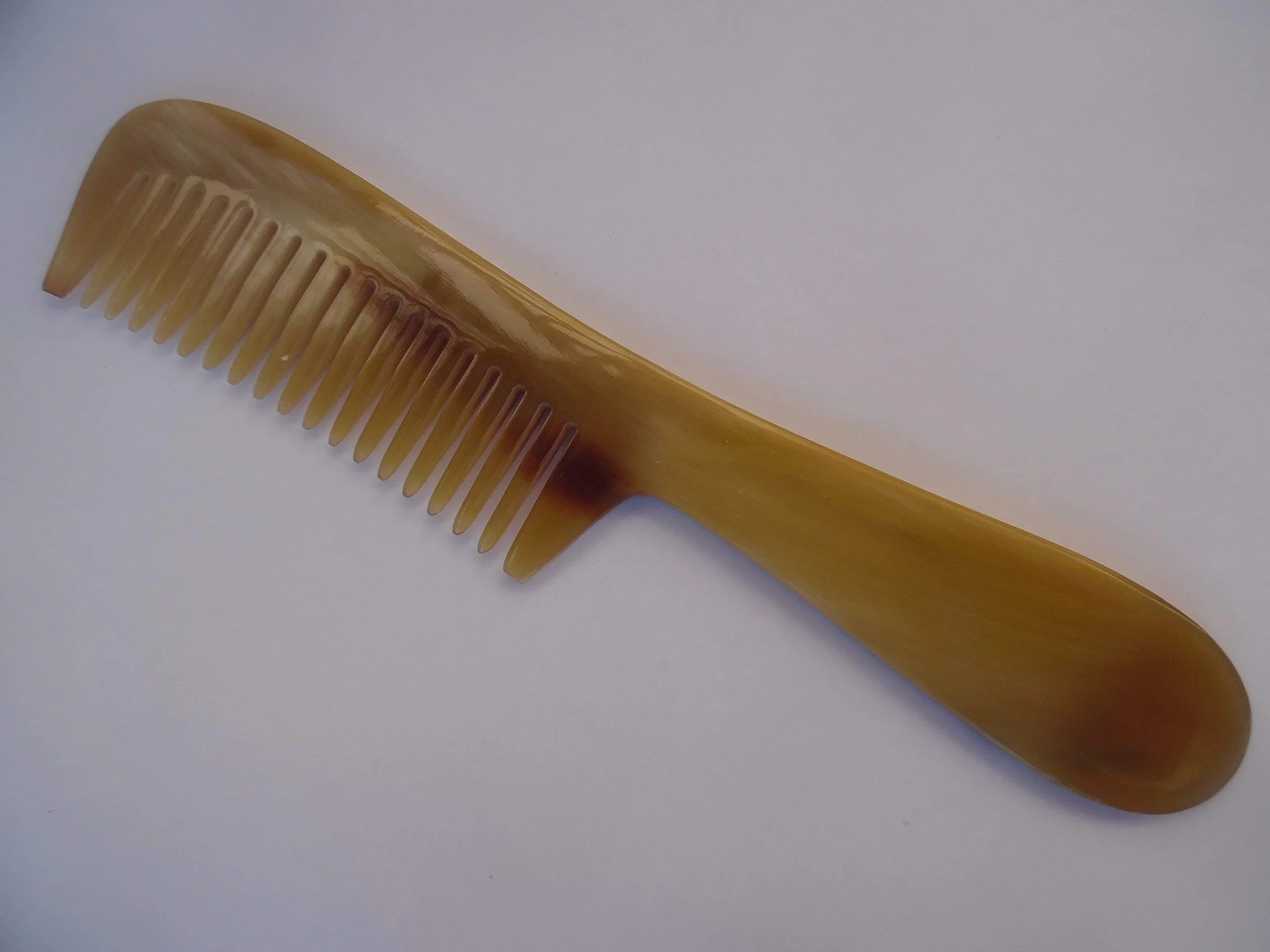 Peigne en corne naturelle antistatique 19 cm