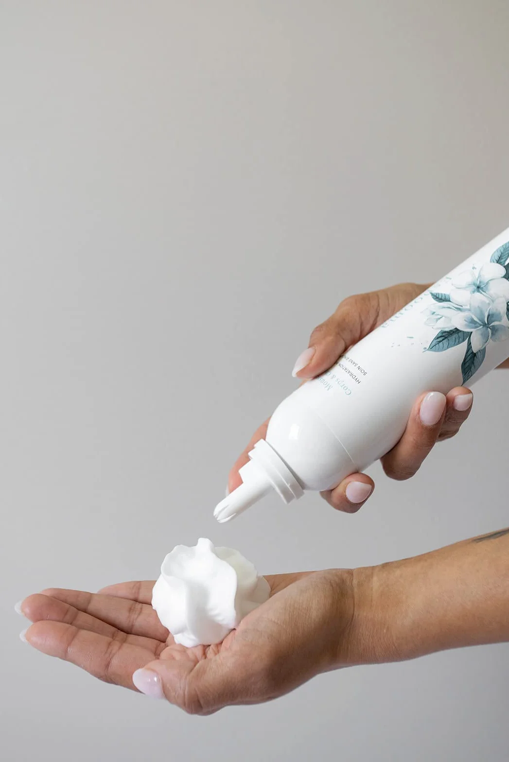 Mousse hydratante corps et cheveux "Espooma Monoï" Peau douce, parfumée et hydratée, cheveux lisse et brillant