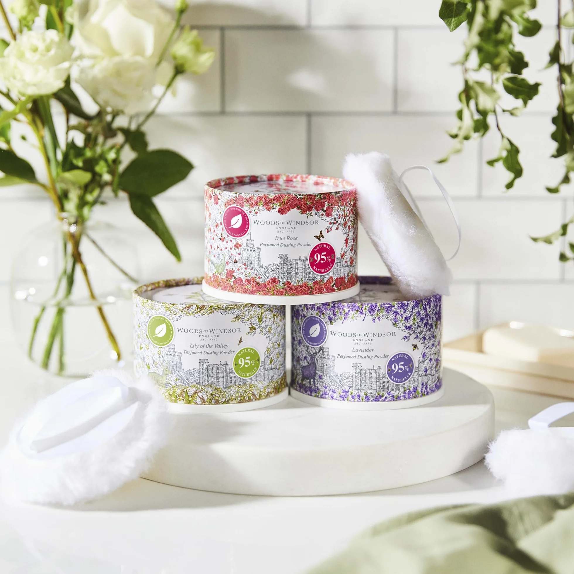 Woods of Windsor Poudre de Talc Lavande 100g, Alternative Contrôle Odeurs, 95% Ingrédients Naturels, Vegan