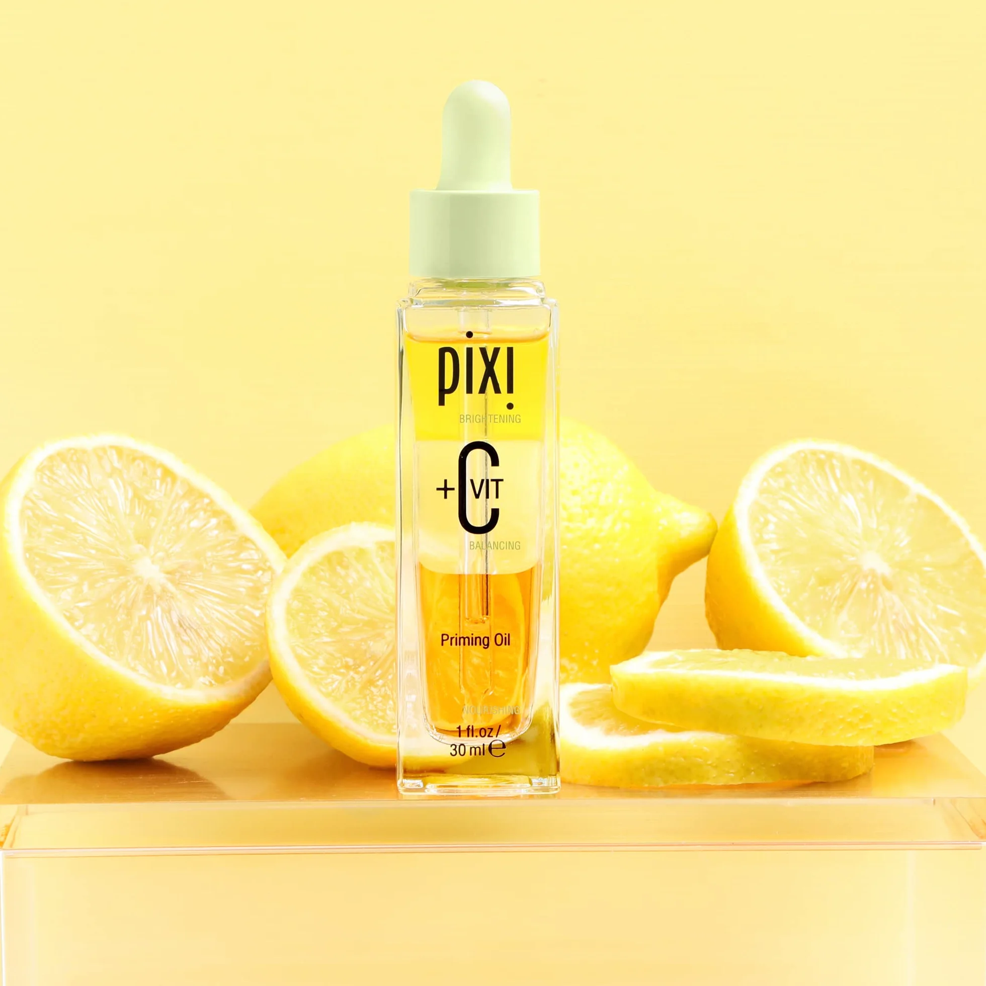 Pixi Beauty +C Vit Priming Oil | Huile Visage Nourrissante à la Vitamine C | Revitalise et Équilibre la Peau | Base de Maquillage Lumineuse | 30 ml / 1 fl oz