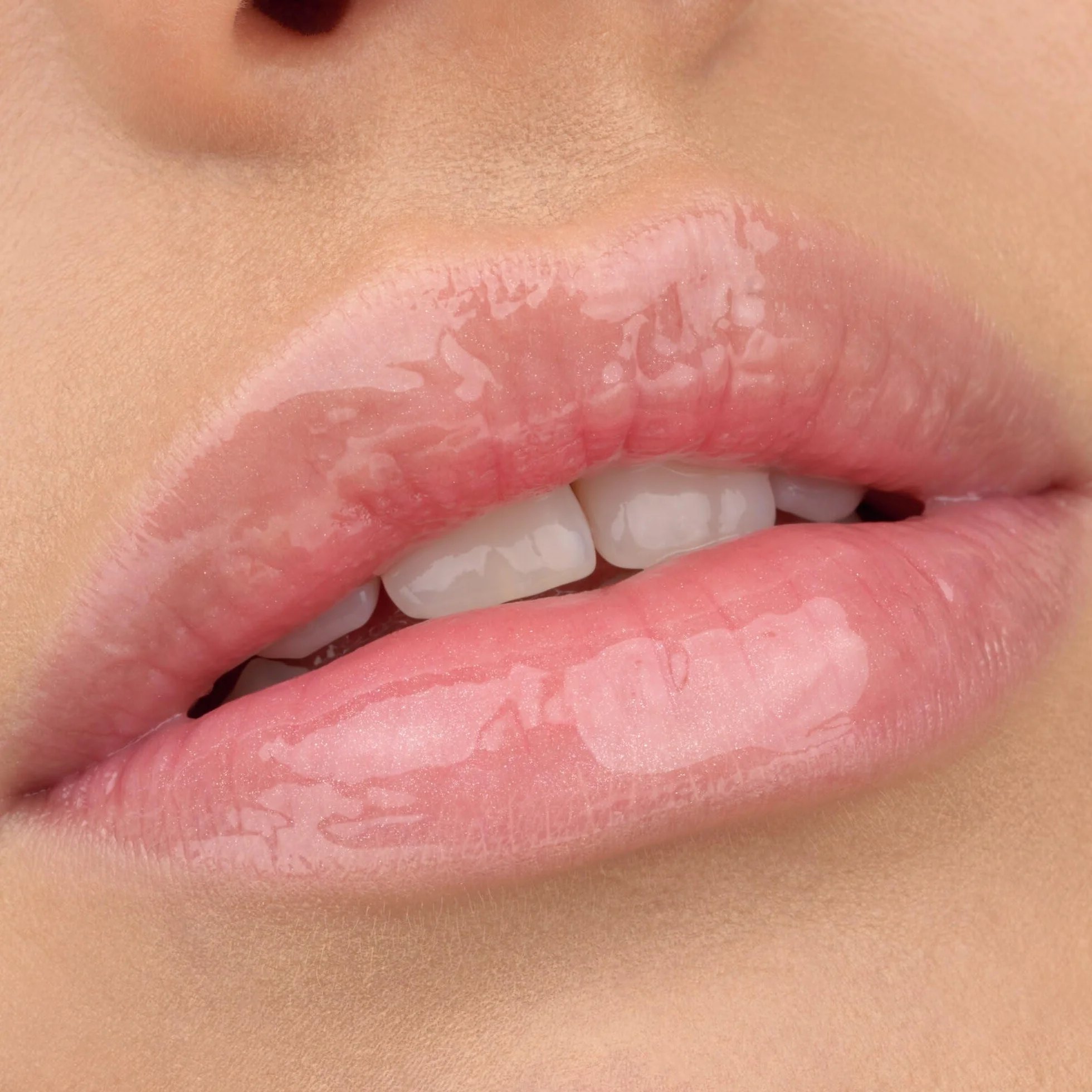 Essence JUICY BOMB Shiny Lipgloss 101 Lovely Litchi – Ultra-brillant Lip Gloss 10 ml
