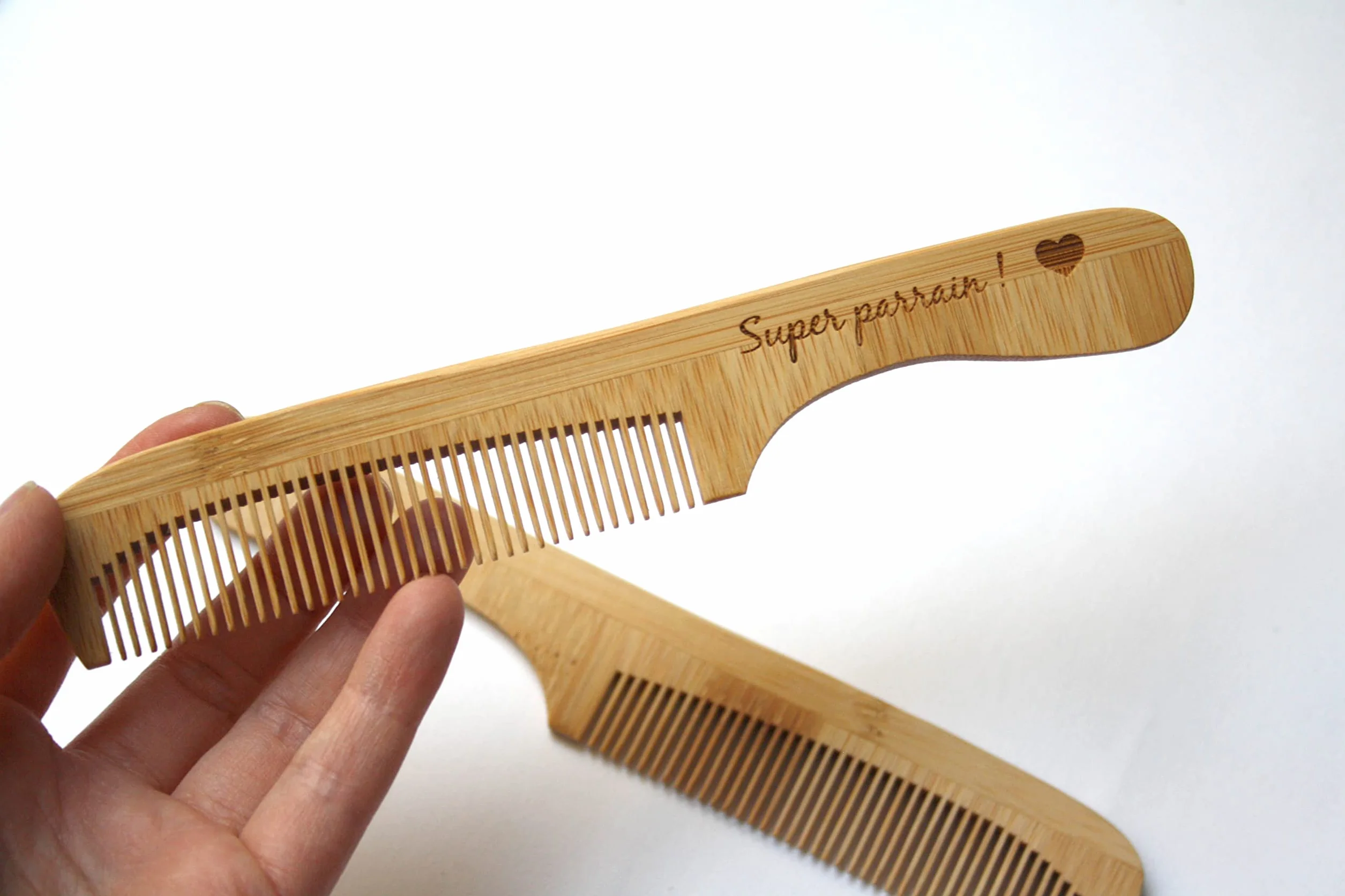 Peigne personnalisé en bambou avec gravure texte