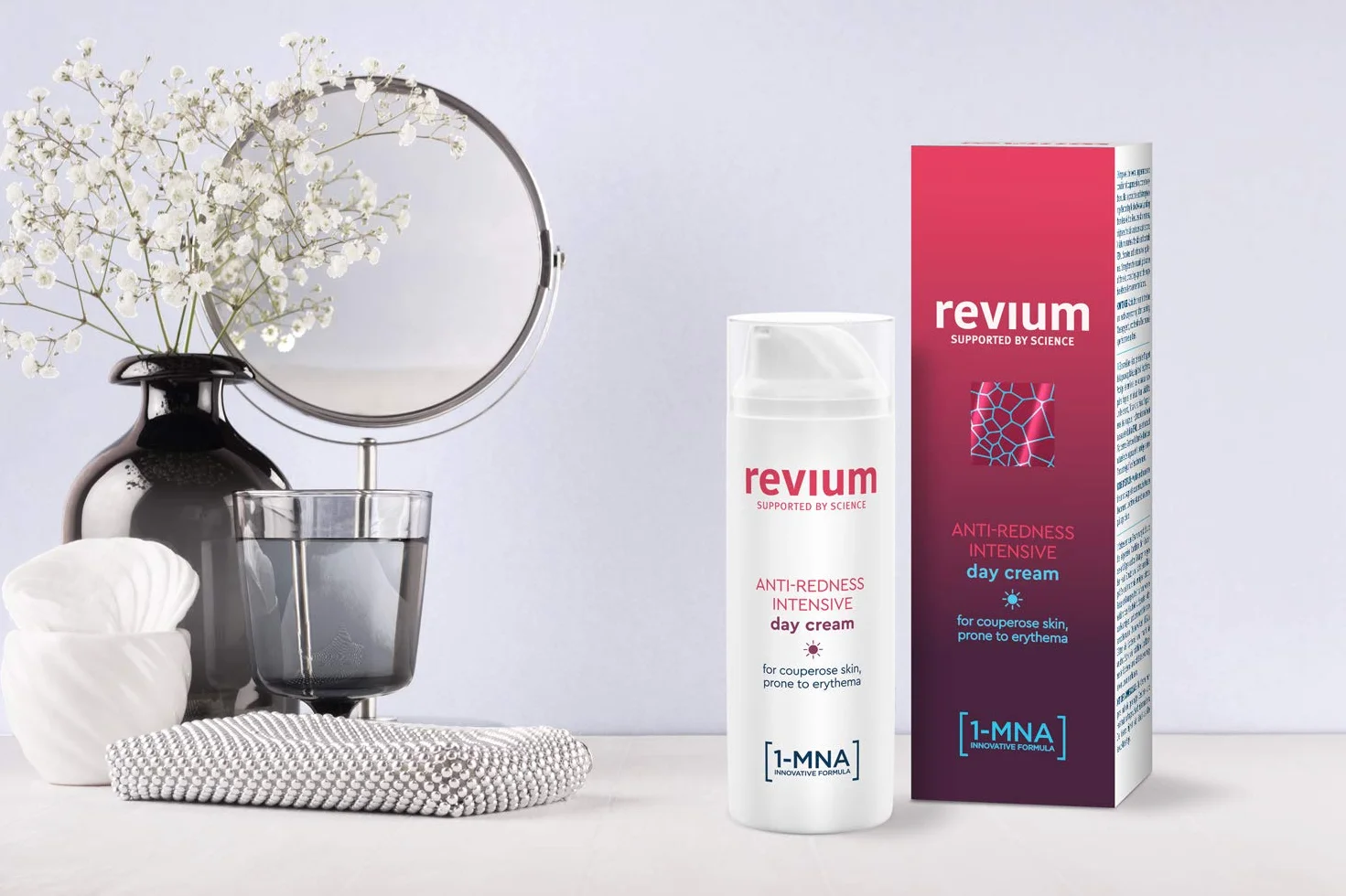 Crème de jour anti-rosacée, rougeurs et couperose, pour peaux sujettes aux érythèmes, enrichie en filtres à rayons UVA/UVB, molécule 1-MNA, coralline officinale rouge et fruit d'acérola
