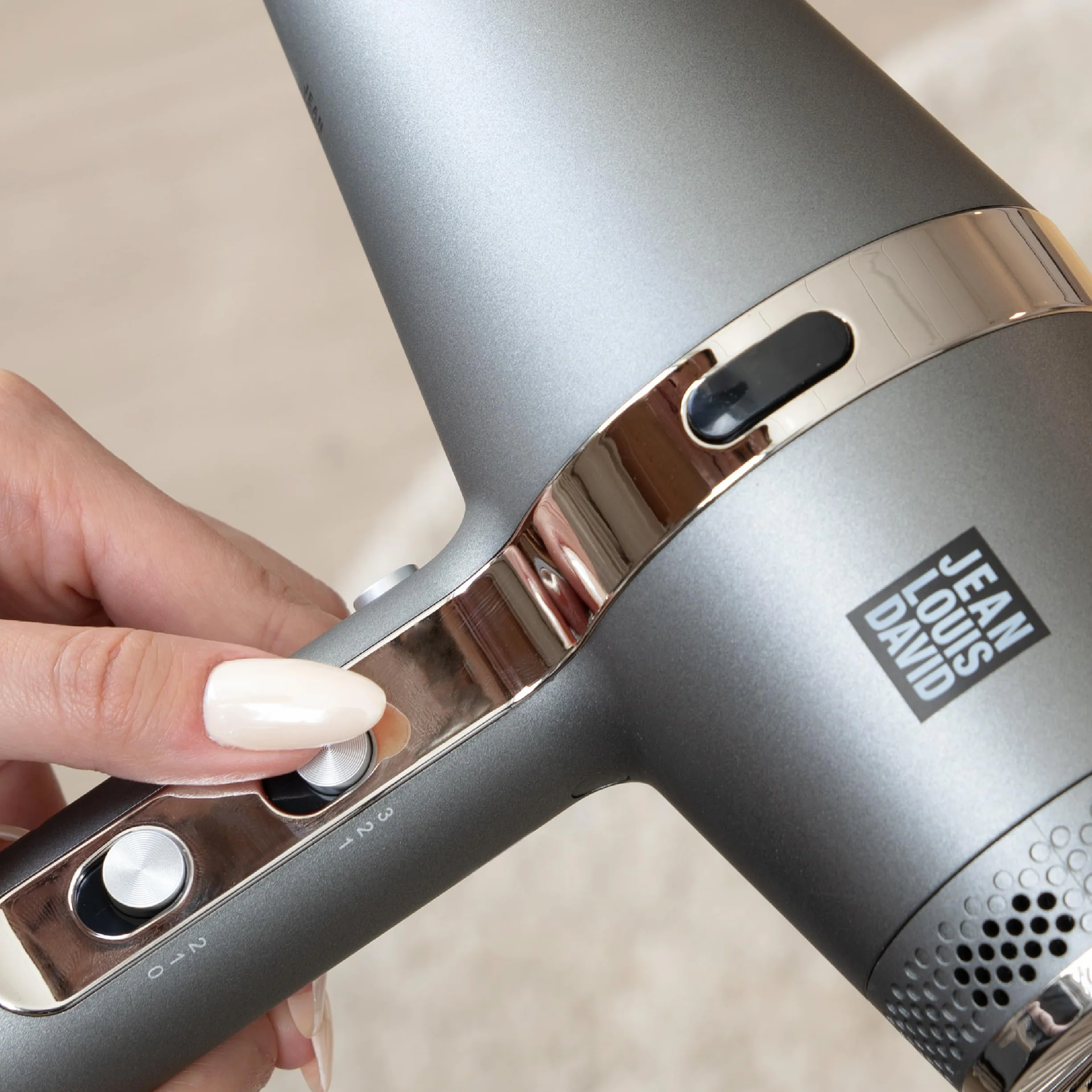 Jean Louis David - Sèche Cheveux Infraprotect 2200W - Technologie Infrarouge - Séchage Rapide, Appareil Professionnel 3 Températures, 2 Vitesses - Concentrateur Diffuseur Cheveux Brillants