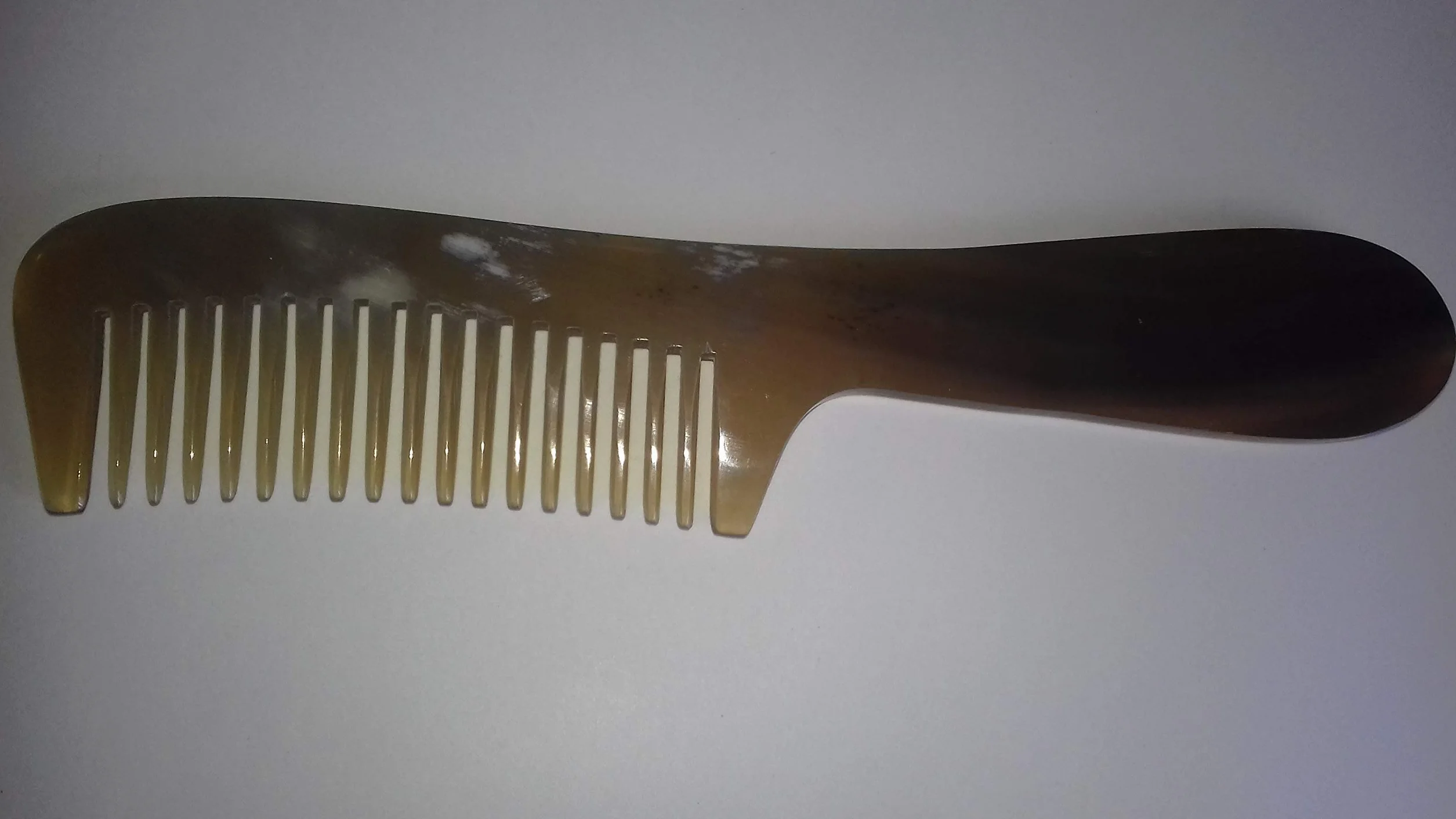 Peigne en corne naturelle antistatique 19 cm