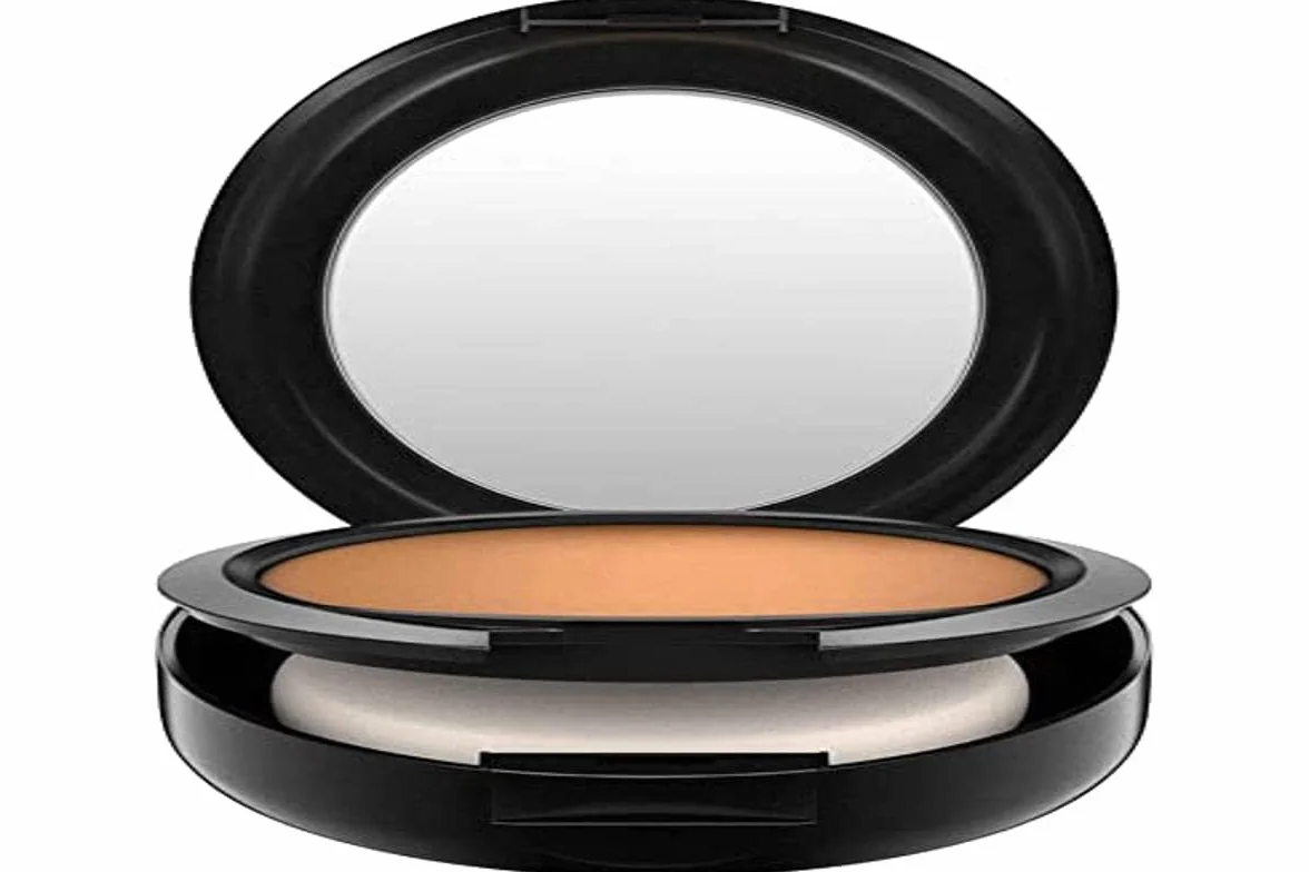 MAC Fond De Teint Poudre Studio Fix : N9
