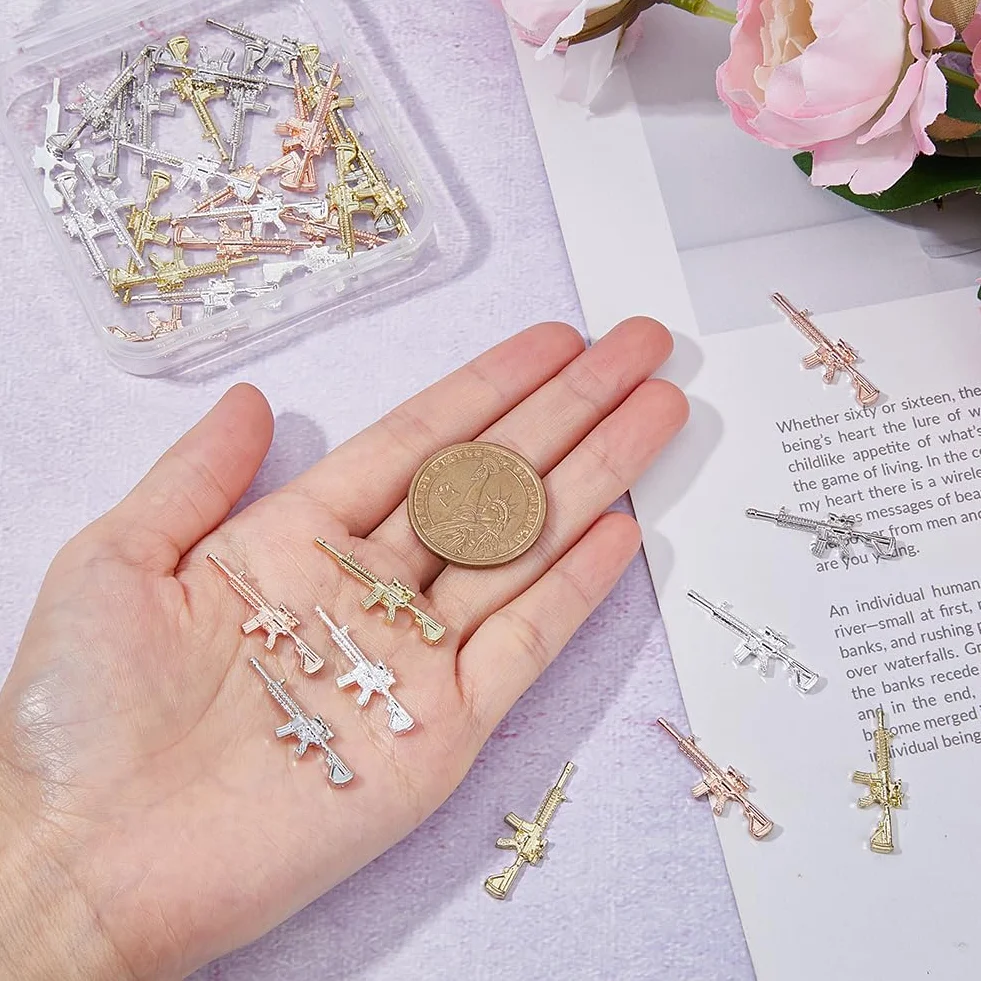 40Pcs 4 Couleurs Alliage Zinc Pistolet Arme Charme Pendentif Connecteur 3D Nail Art Décorations Métal Mitraillette Charmes Fabrication Bijoux DIY