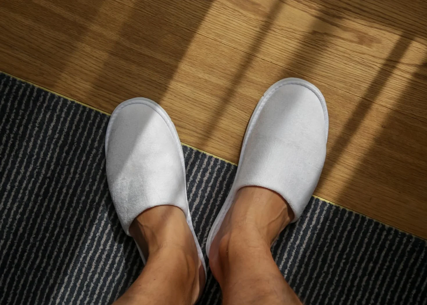 Chausson hotel jetable, pantoufle maison femmes et homme, chausson invites lot, chaussons usage unique, slippers hotel taille unique blanc