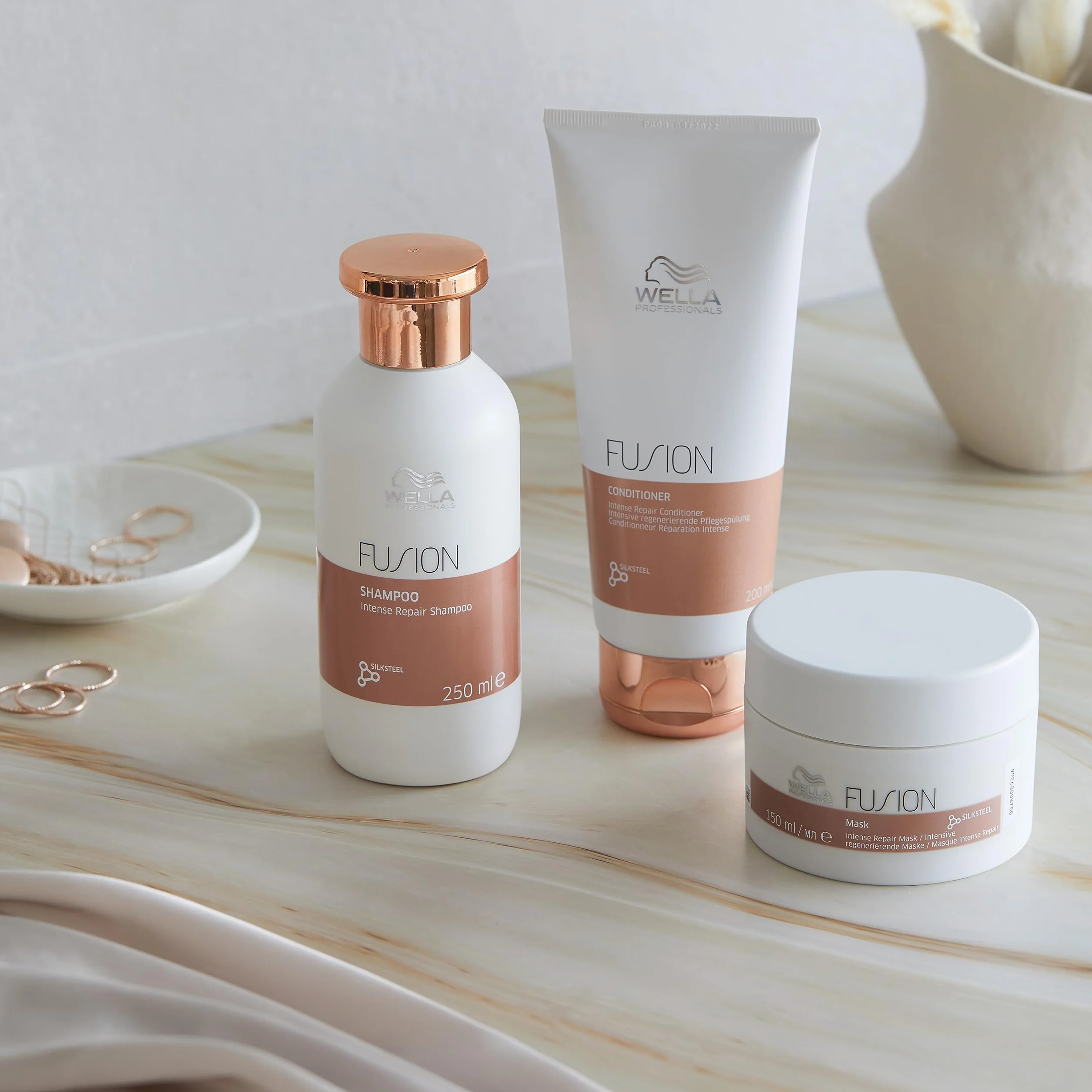 Wella Professionals FUSION Shampoing Réparation Intense Cheveux Secs Abîmés Brillance