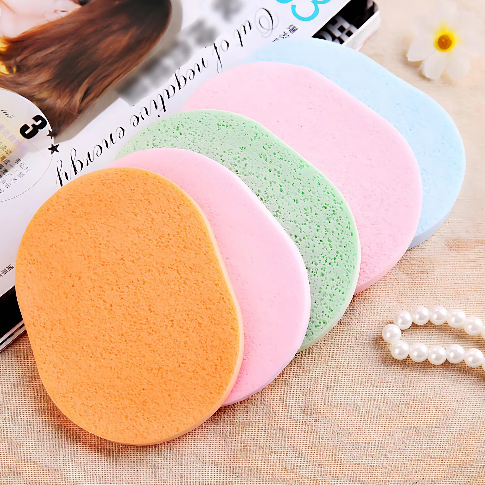 50 Pcs Éponge Visage Nettoyant, Éponge Nettoyante Naturelle, Eponge Demaquillante Visage Lavable, Outils pour le Nettoyage Quotidien du Visage (Couleur Aléatoire)