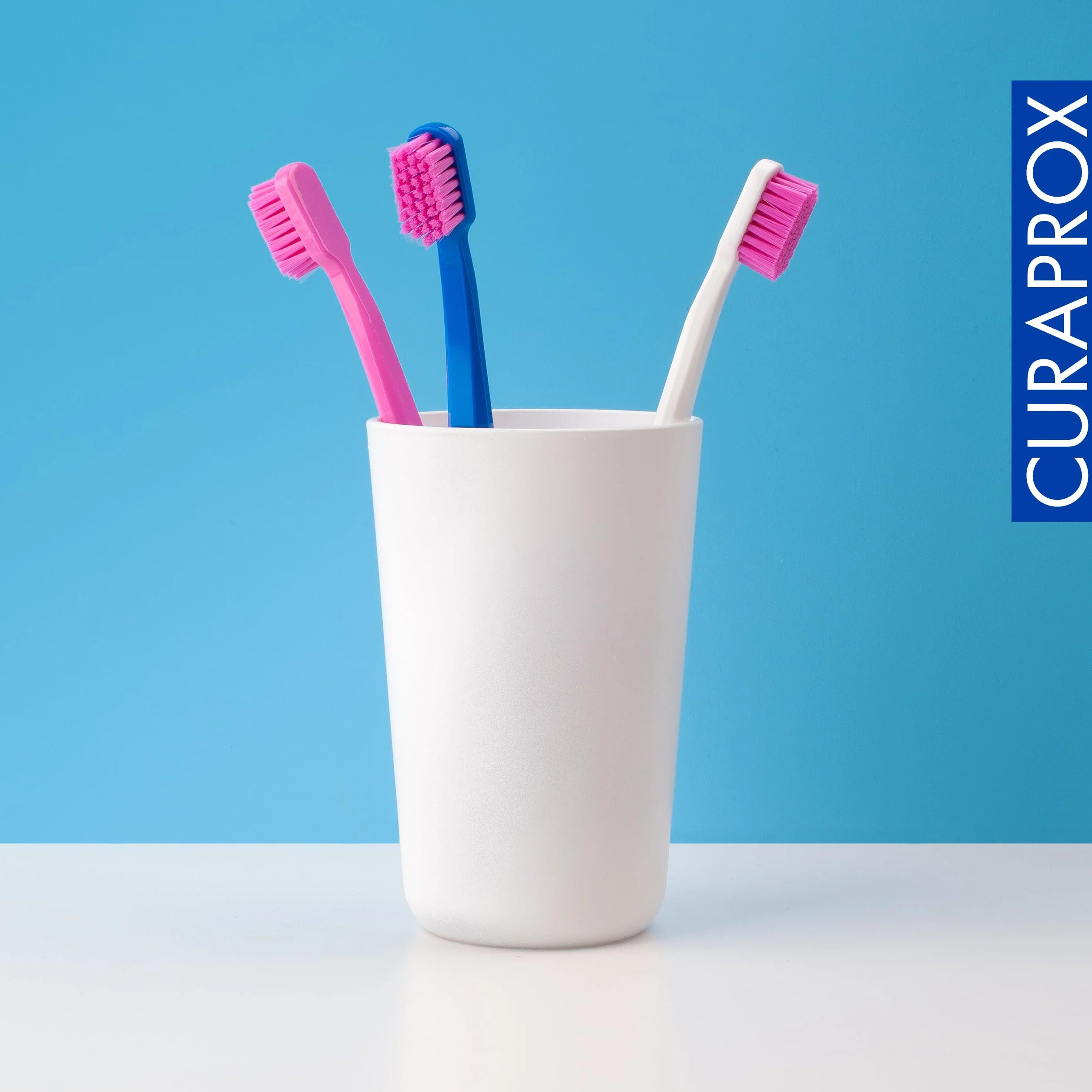Curaprox CS 5460 Brosse à dents Ultra-Douce Soin des Gencives Poils Curen Ultra Doux Fabriqué en Suisse