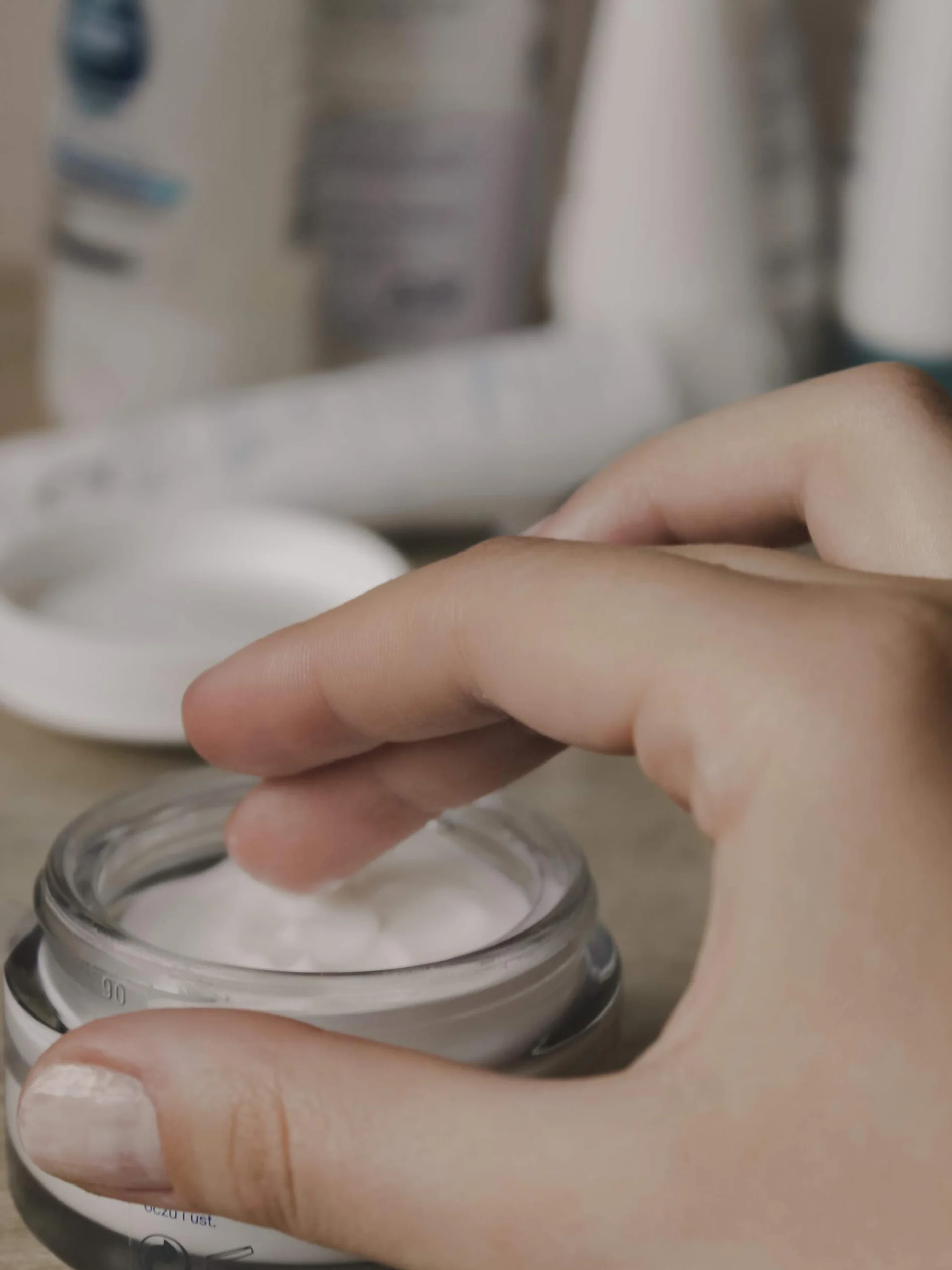 Dr. Spiller Crème de nuit à la vitamine CPlus Crème de nuit en émulsion WO Teneur en lipides 24 % Régénération pendant la nuit Peau délicate grâce à la réduction des petites cellules de