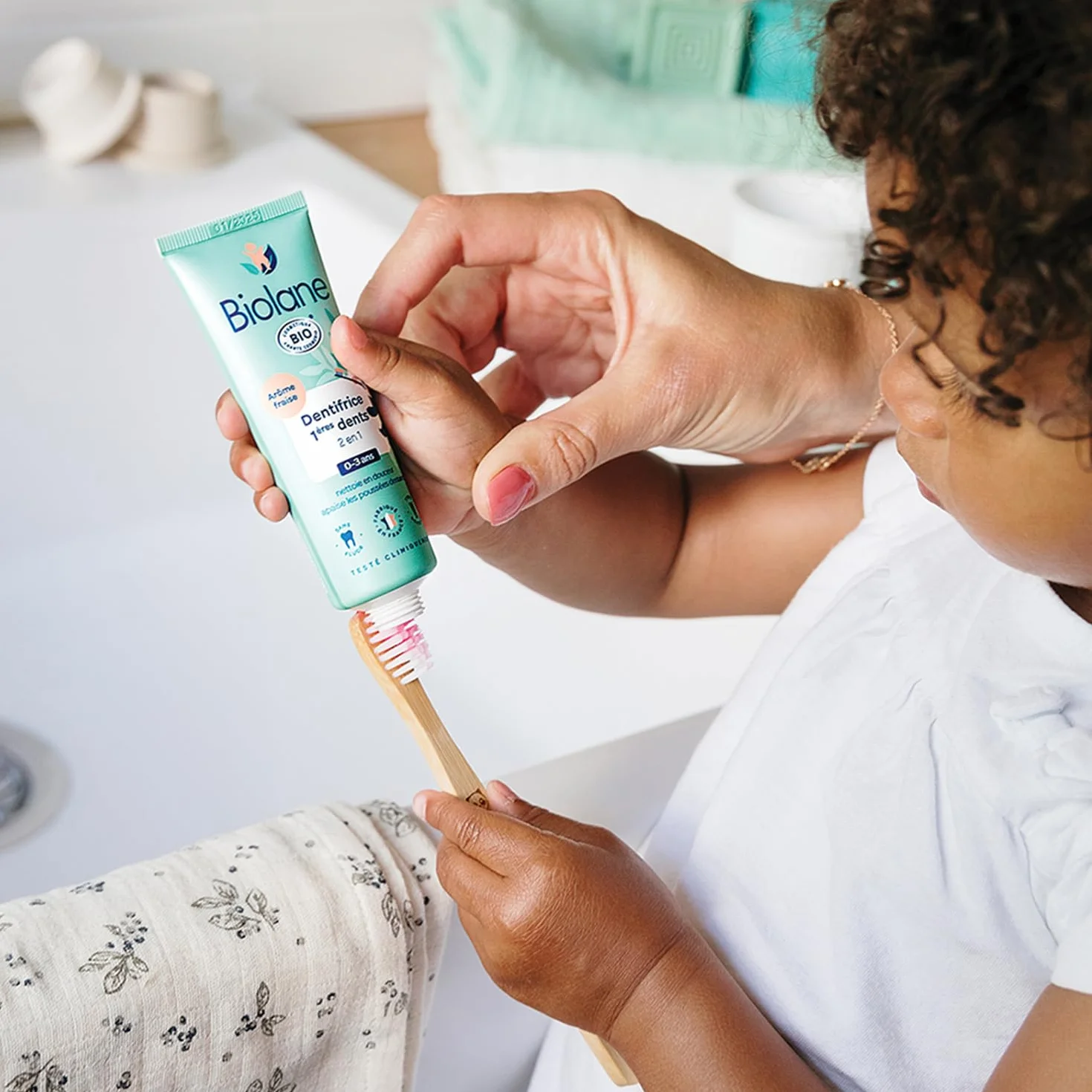 BIOLANE Dentifrice Bébé 2en1 BIO 50 ml Sans Fluor Arôme Fraise Fabriqué en France