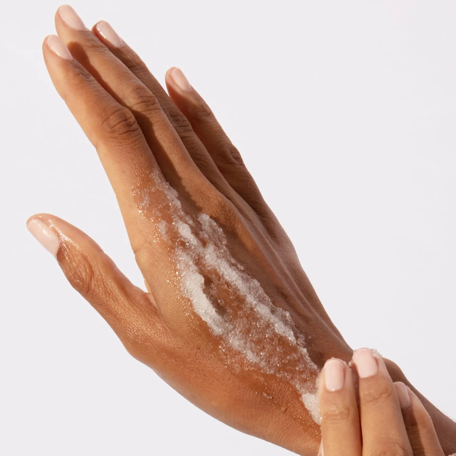 OUAI Gommage cuir chevelu & corps format voyage, Melrose Place - Gommage exfoliant au sucre + mélange d’huile de coco pour une peau lisse et hydratée - Exfoliant doux pour éliminer l’accumulation de p
