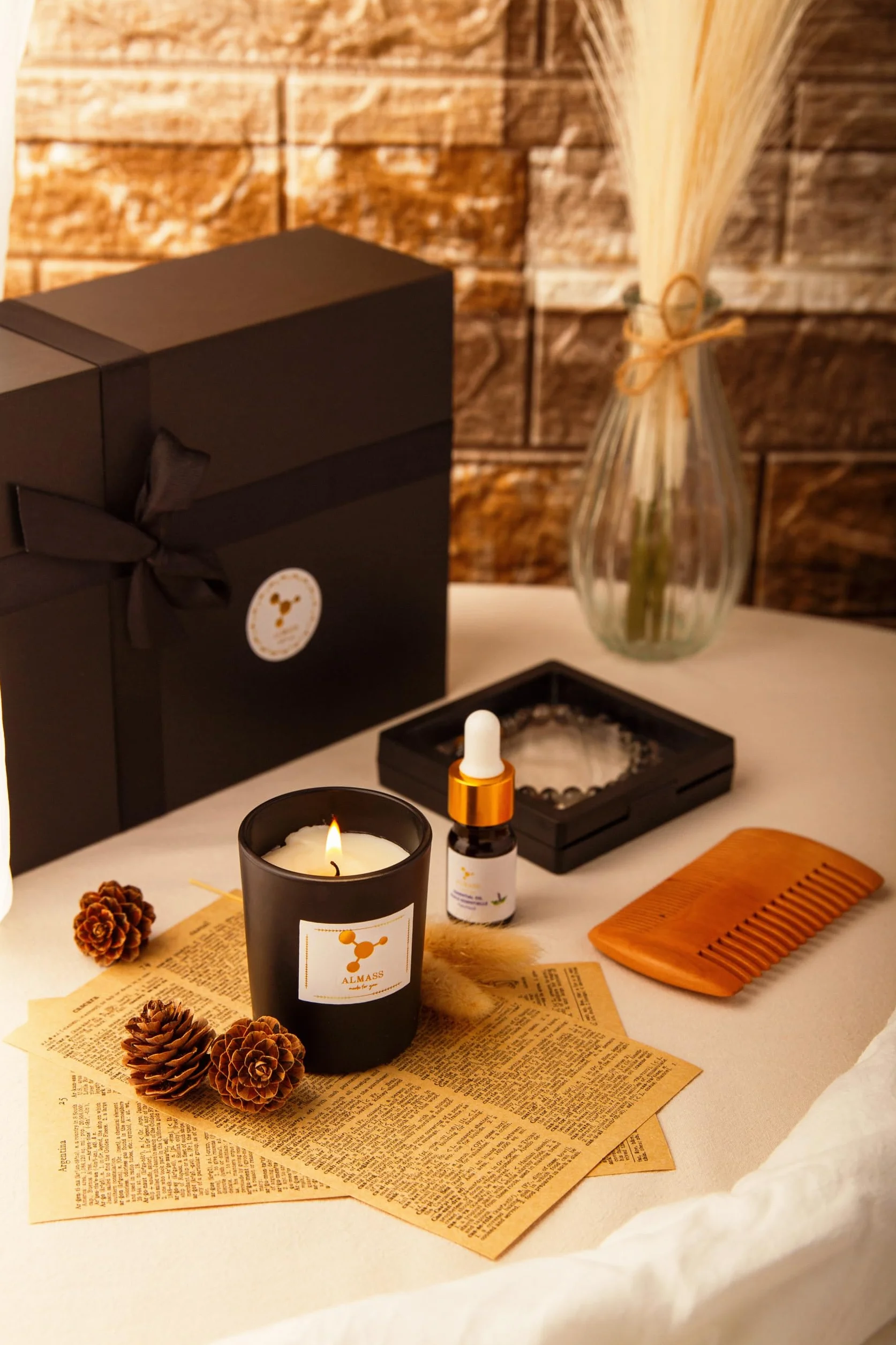 coffret cadeau homme - bijoux homme - ideaa cadeau original : Bougie OUD 100% Naturelle + Bracelet pierres Naturelle Diffuseur huile essentielle + 5ml PATCHOULI+ Peigne en Bois