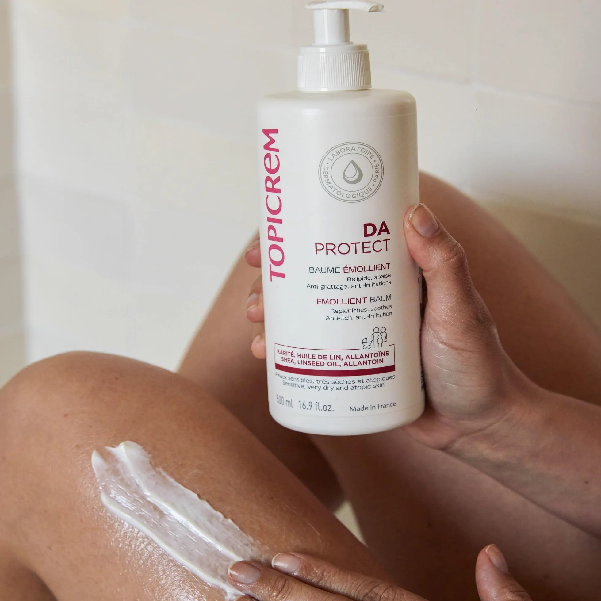 Topicrem DA Baume Émollient Crème Hydratante Relipide Nourrit Apaise Soin Visage Corps Peaux Sensibles Sèches Atopiques Bébés Enfants Adultes 500 ml