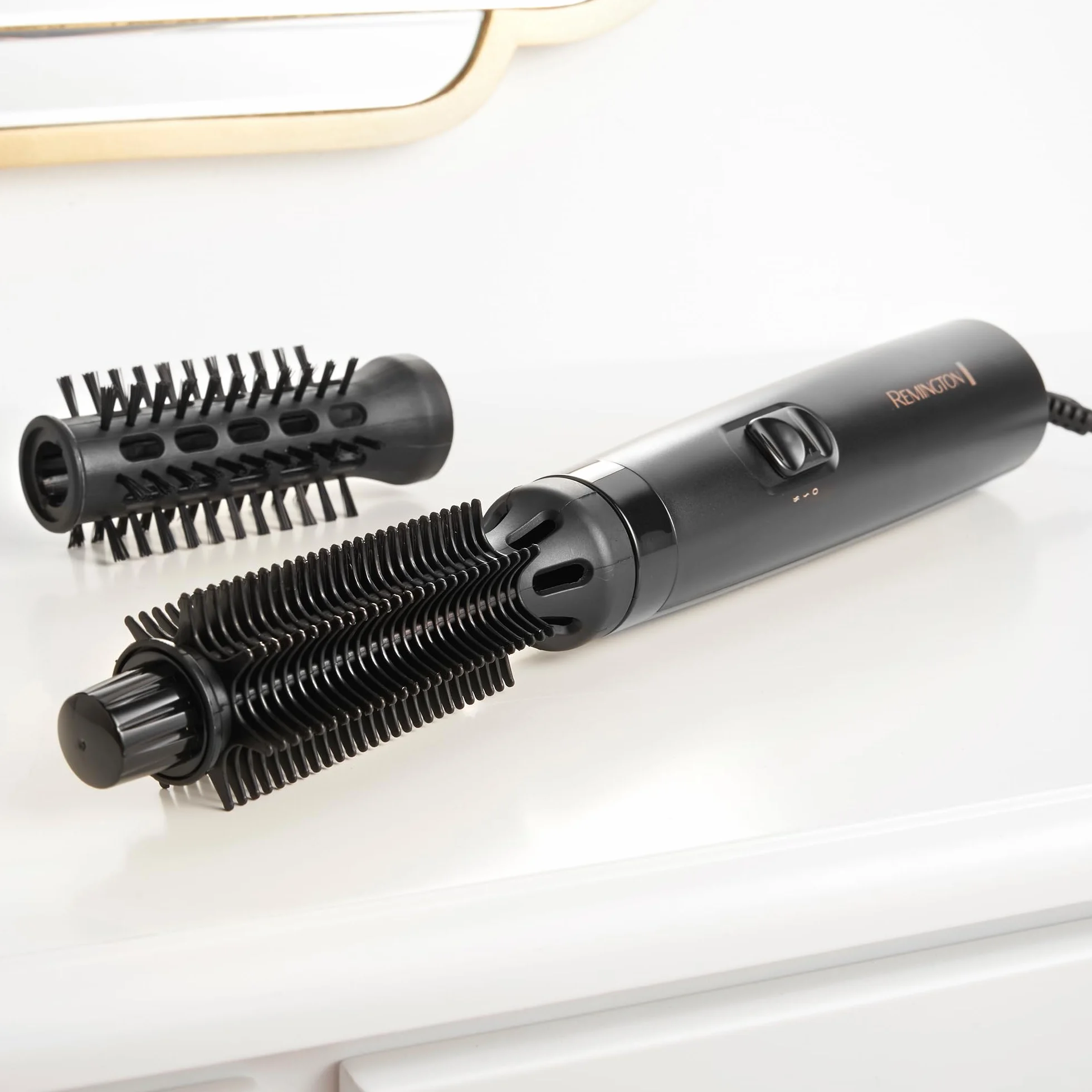Remington Brosse Soufflante [Idéale Cheveux Courts] Blow Dry & Style (400W, Température variable, 2 brosses rondes 19 et 25mm, Cordon Rotatif) AS7100