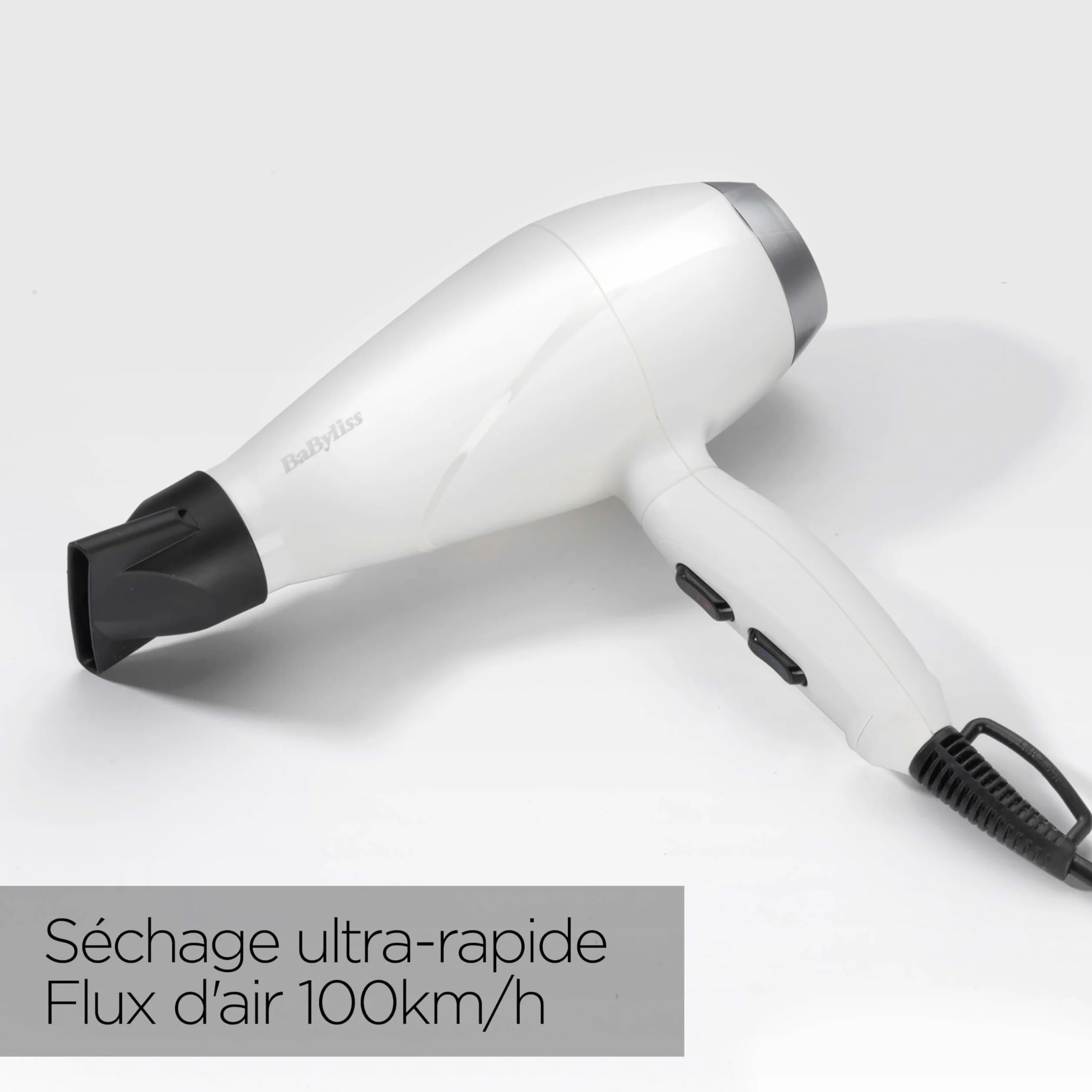 BaByliss Sèche-cheveux Speed Pro 2000 Sèche cheveux 2000W Moteur Professionnel AC Fabriqué en Italie Léger Technologie Ionique Anti-Frisottis 3 réglages température 2 réglages vitesses Blanc 6704WE