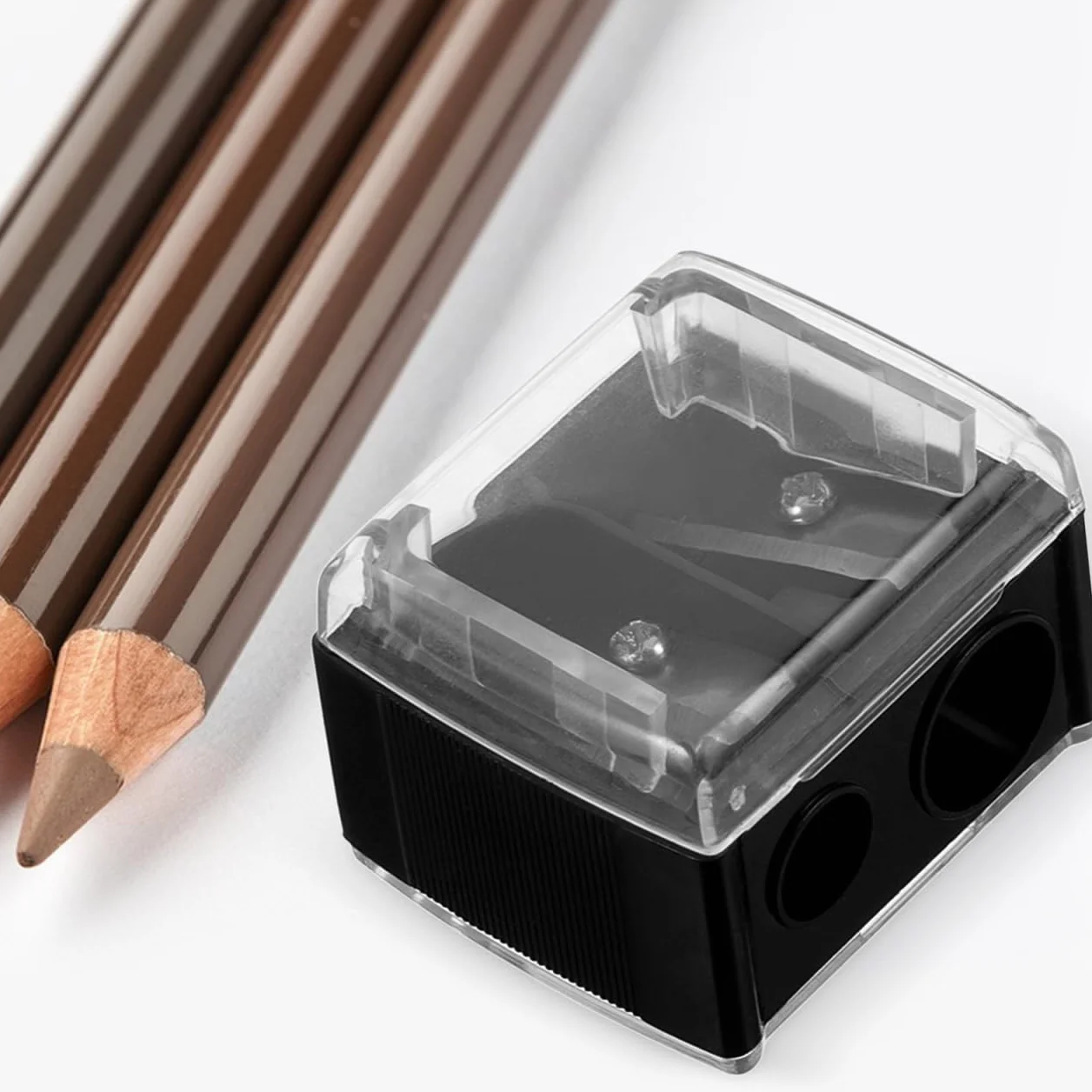 FRCOLOR Taille-Crayon Maquillage Double Trou Compact Mini Portable Avec Réservoir 1 Pièce