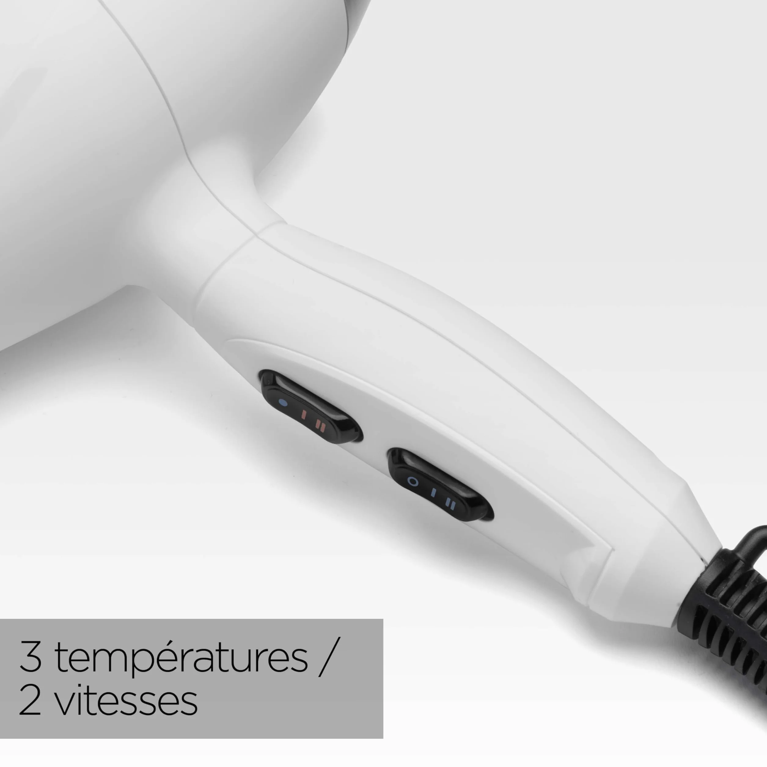 BaByliss Sèche-cheveux Speed Pro 2000 Sèche cheveux 2000W Moteur Professionnel AC Fabriqué en Italie Léger Technologie Ionique Anti-Frisottis 3 réglages température 2 réglages vitesses Blanc 6704WE