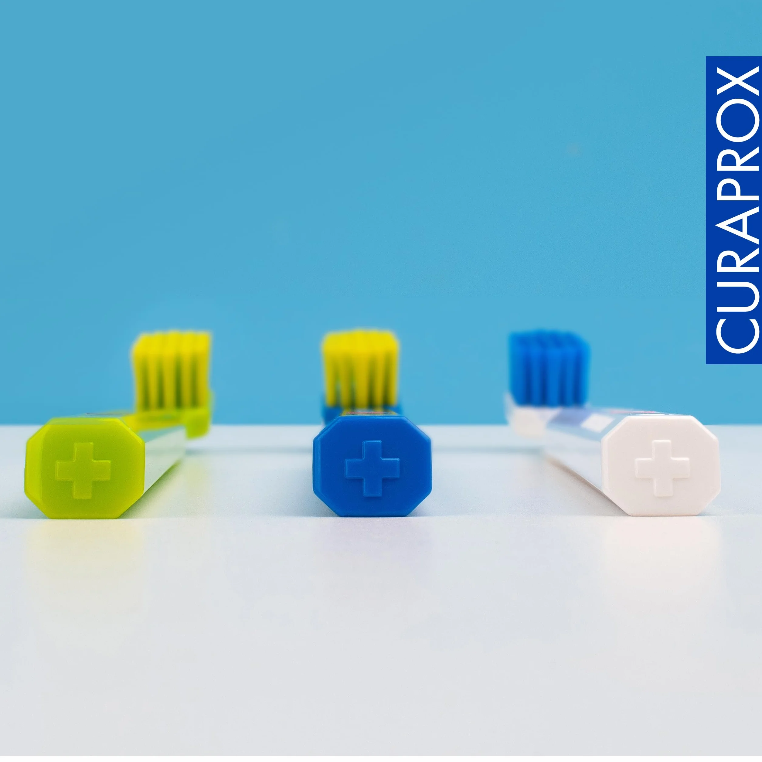 Curaprox CS 5460 Brosse à dents Ultra-Douce Soin des Gencives Poils Curen Ultra Doux Fabriqué en Suisse
