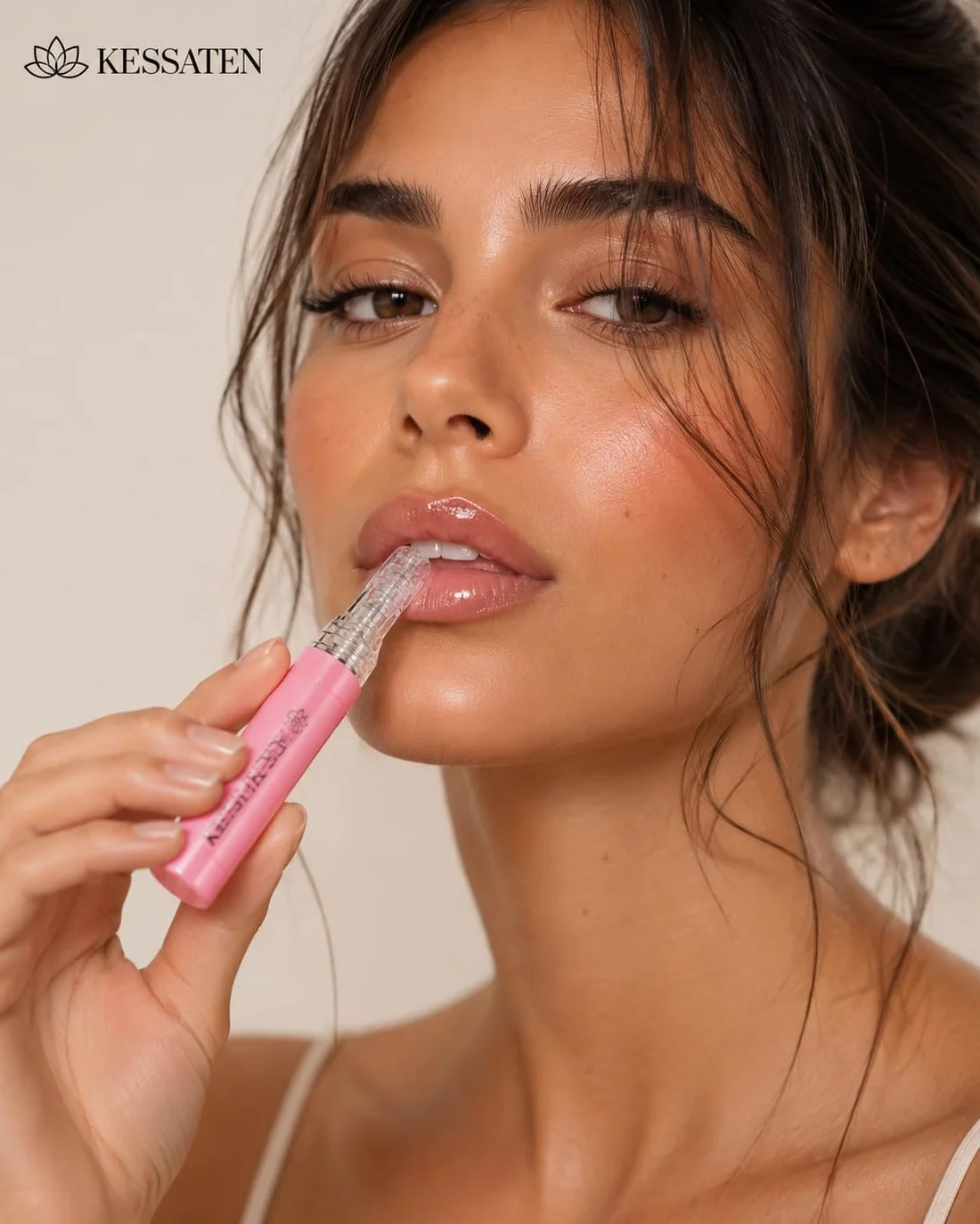 Lip Boost – Repulpeur Lèvres Microneedling – Dermaroller Lèvres 0,25 mm Réservoir – Sérum Acide Hyaluronique + 140 Aiguilles Titane – Lèvres Pulpeuses Sans Injection – Ebook Offert