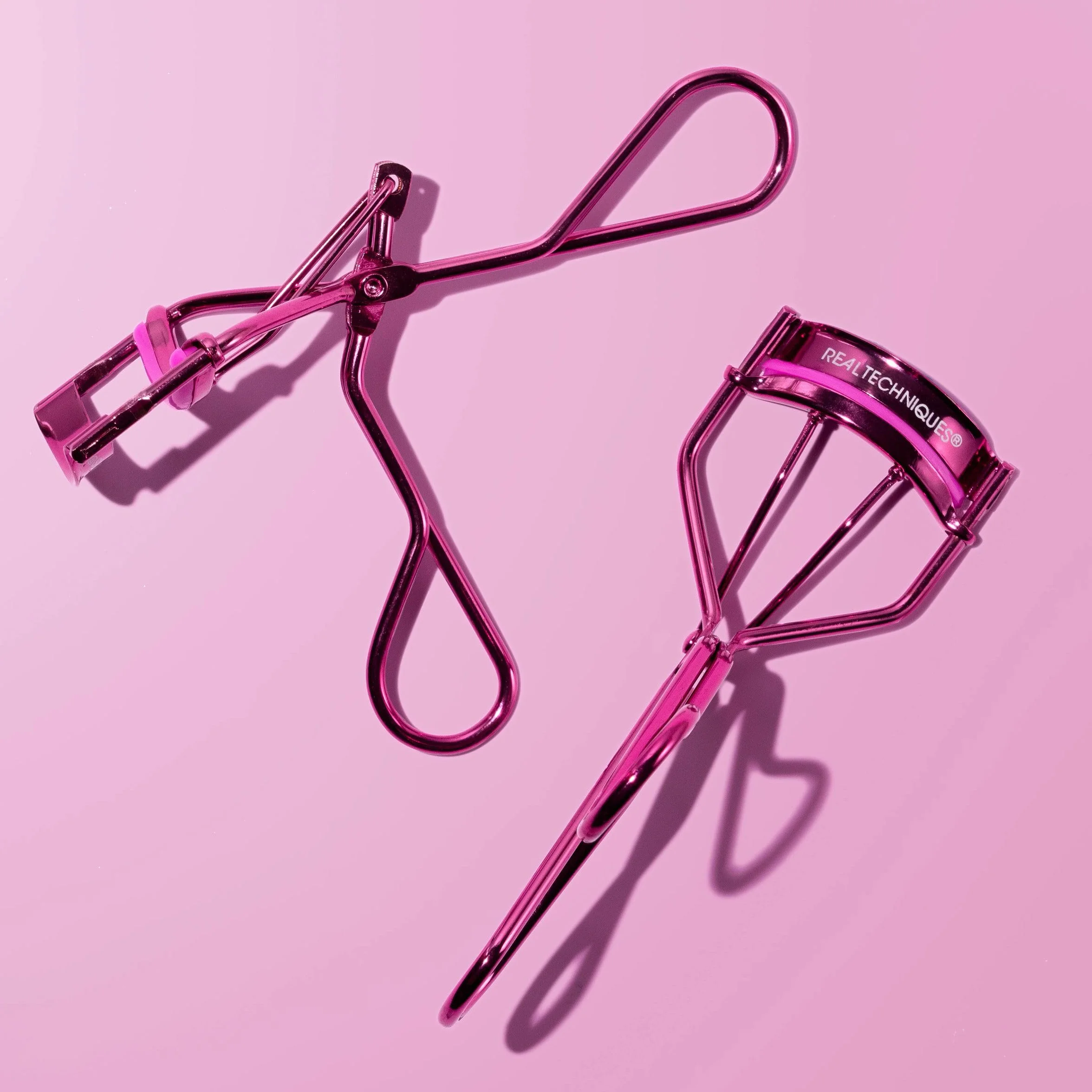 Real Techniques Recourbe-Cils Miracle, outil doux rose format voyage, cils liftés volume boost mascara