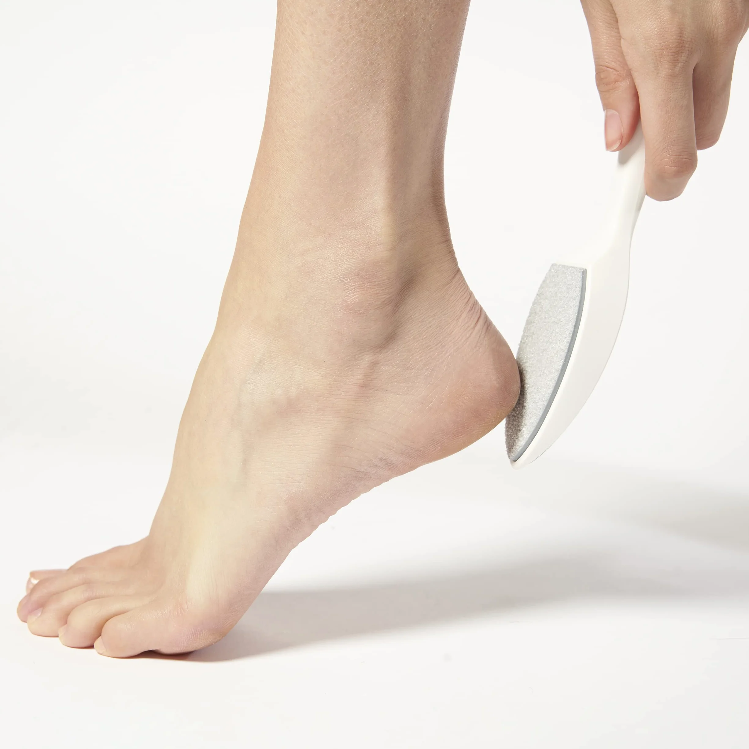 Tweezerman Outil antibactérien pour enlever les callosités - Pierre en céramique double face exfoliante et lissante pour pédicure