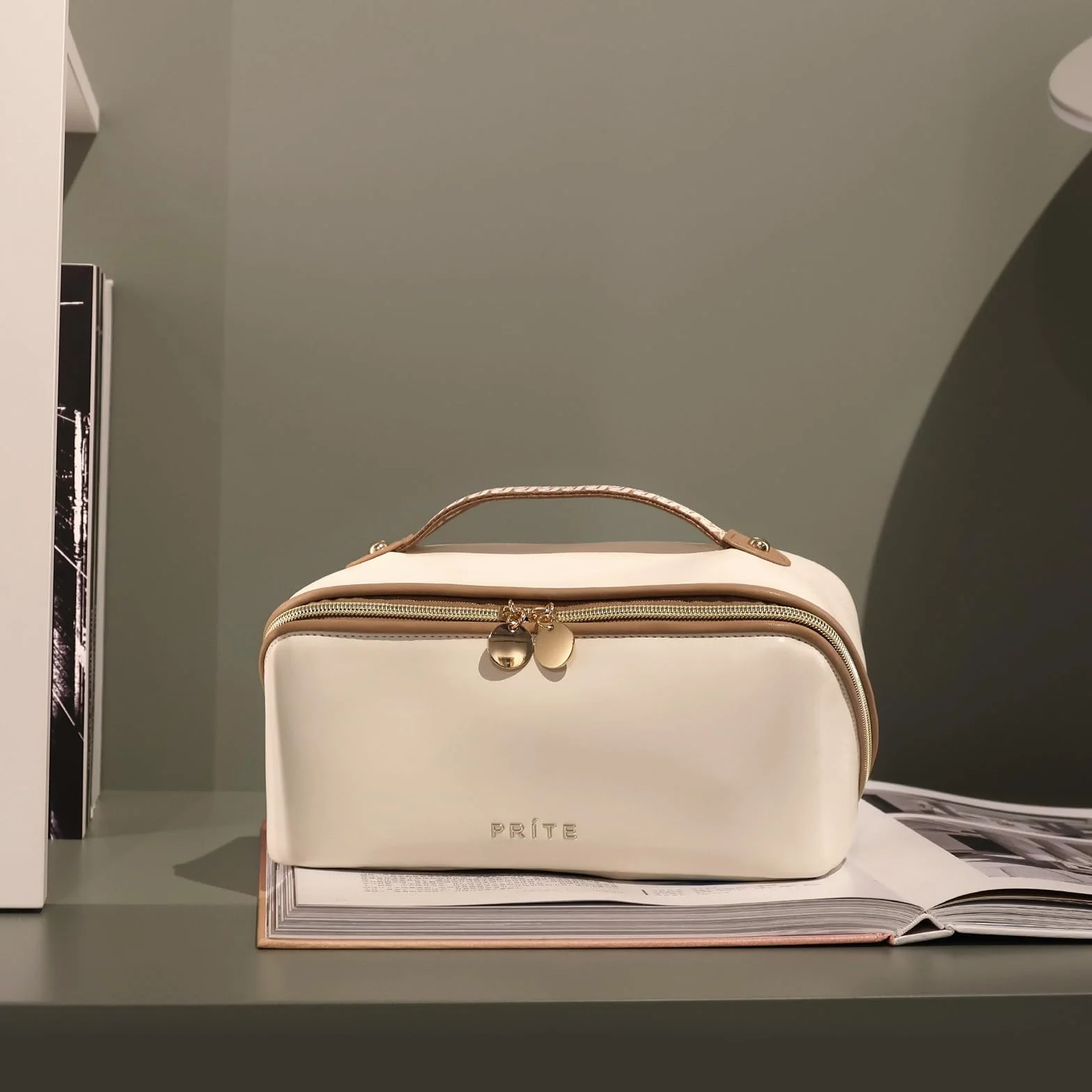 Prite Trousse de Maquillage en Cuir PU Imperméable pour Voyage avec Séparateur Transparent et Poignée Beige