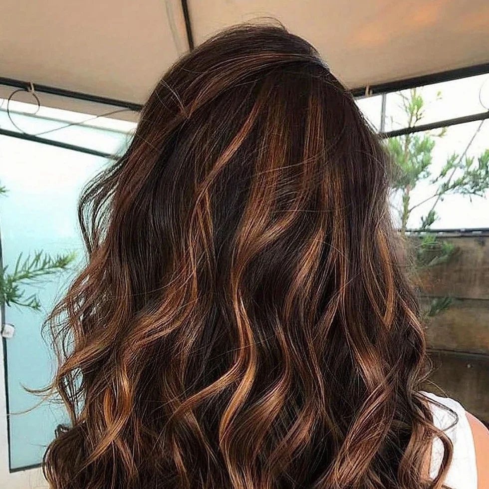 WIGNEE Perruque Carré Ondulée Courte avec Frange – Blond Ombré/Mèches, 30cm Fibre Synthétique Résistante à la Chaleur, Perruque Sans Colle Bouclée Naturelle pour Femme, Usage Quotidien & Fête