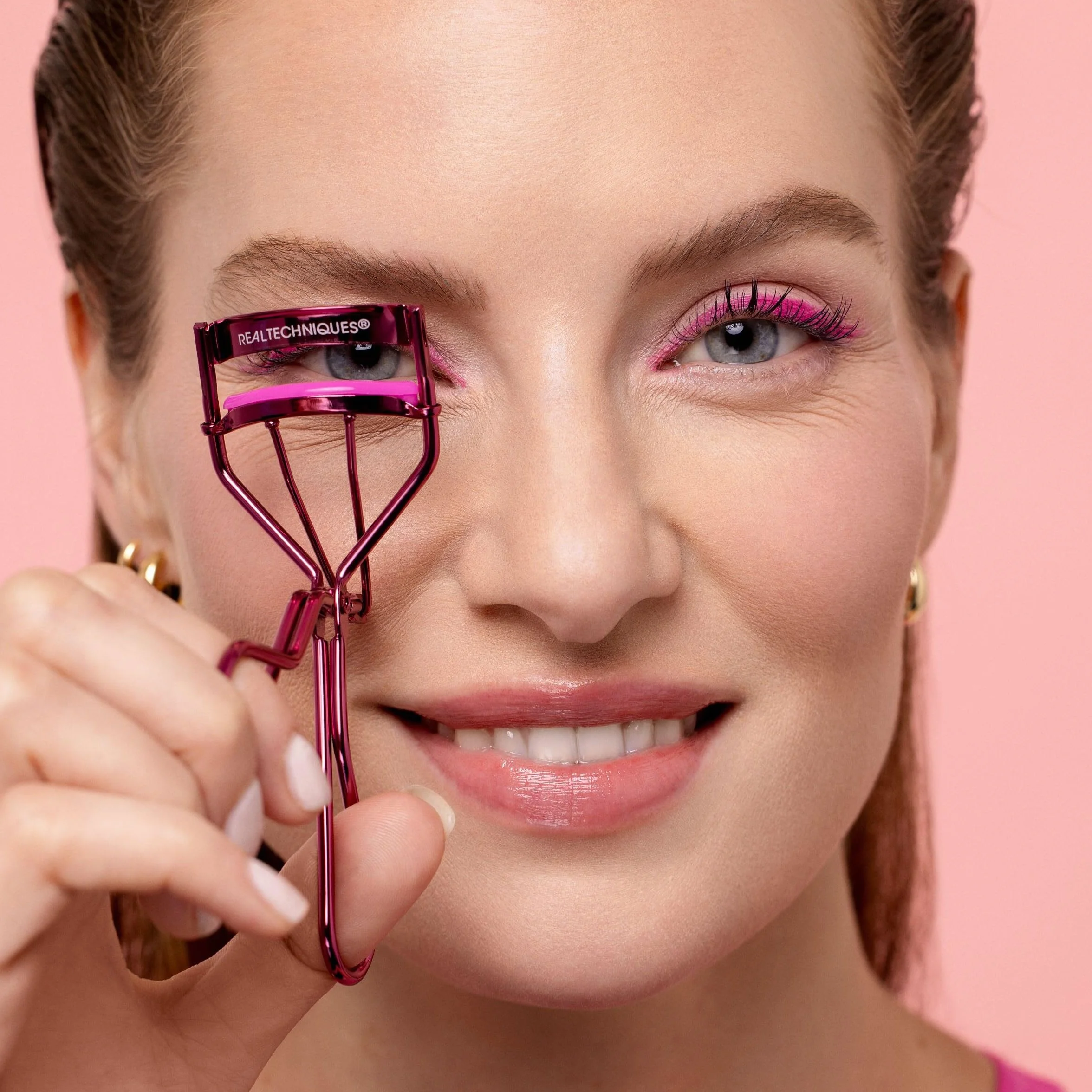 Real Techniques Recourbe-Cils Miracle, outil doux rose format voyage, cils liftés volume boost mascara