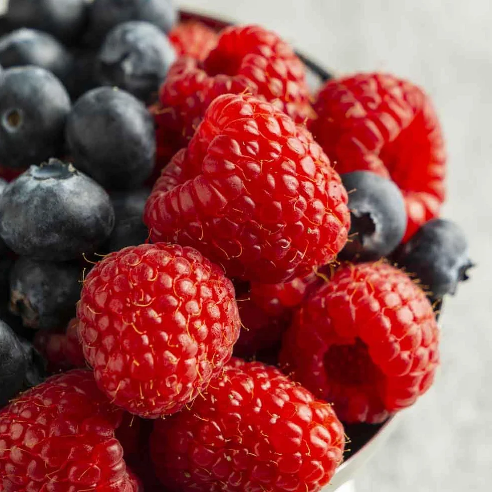 NUTRI & CO Draineur Rétention d’Eau Puissant - Poudre de Cassis & Extraits de Plantes Breveté Elimreal® - Ventre Plat & Ballonnements - Goût Fruits Rouges 100g Vegan