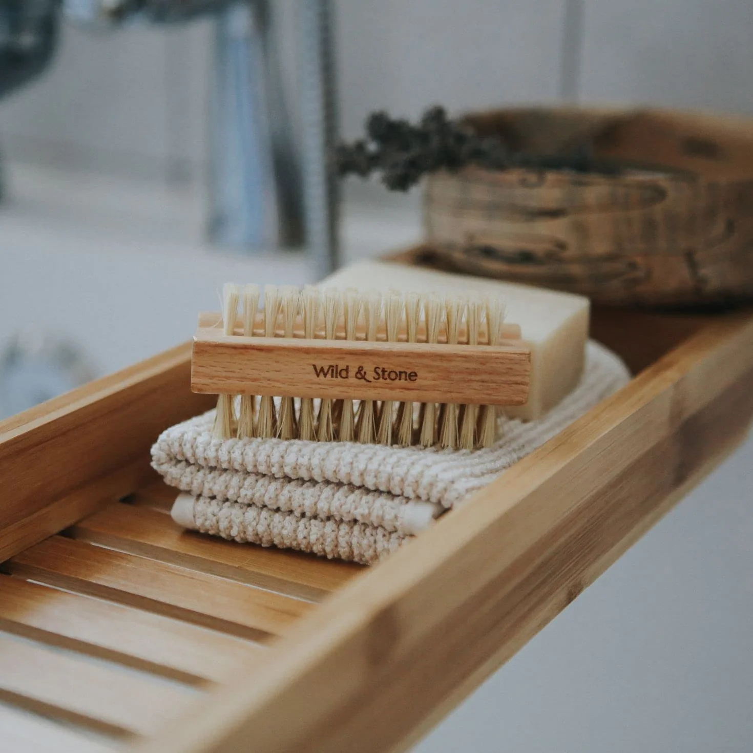 Wild & Stone Brosse à ongles en bois double face sisal naturel FSC végétalien sans plastique