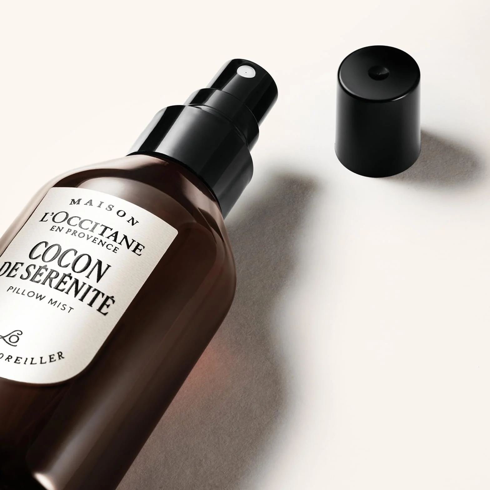 L'OCCITANE - Brume d'Oreiller Relaxante Cocon de Sérénité - 100 ml | Parfume votre intérieur, le linge, les draps et l'oreiller - Fabriqué en France