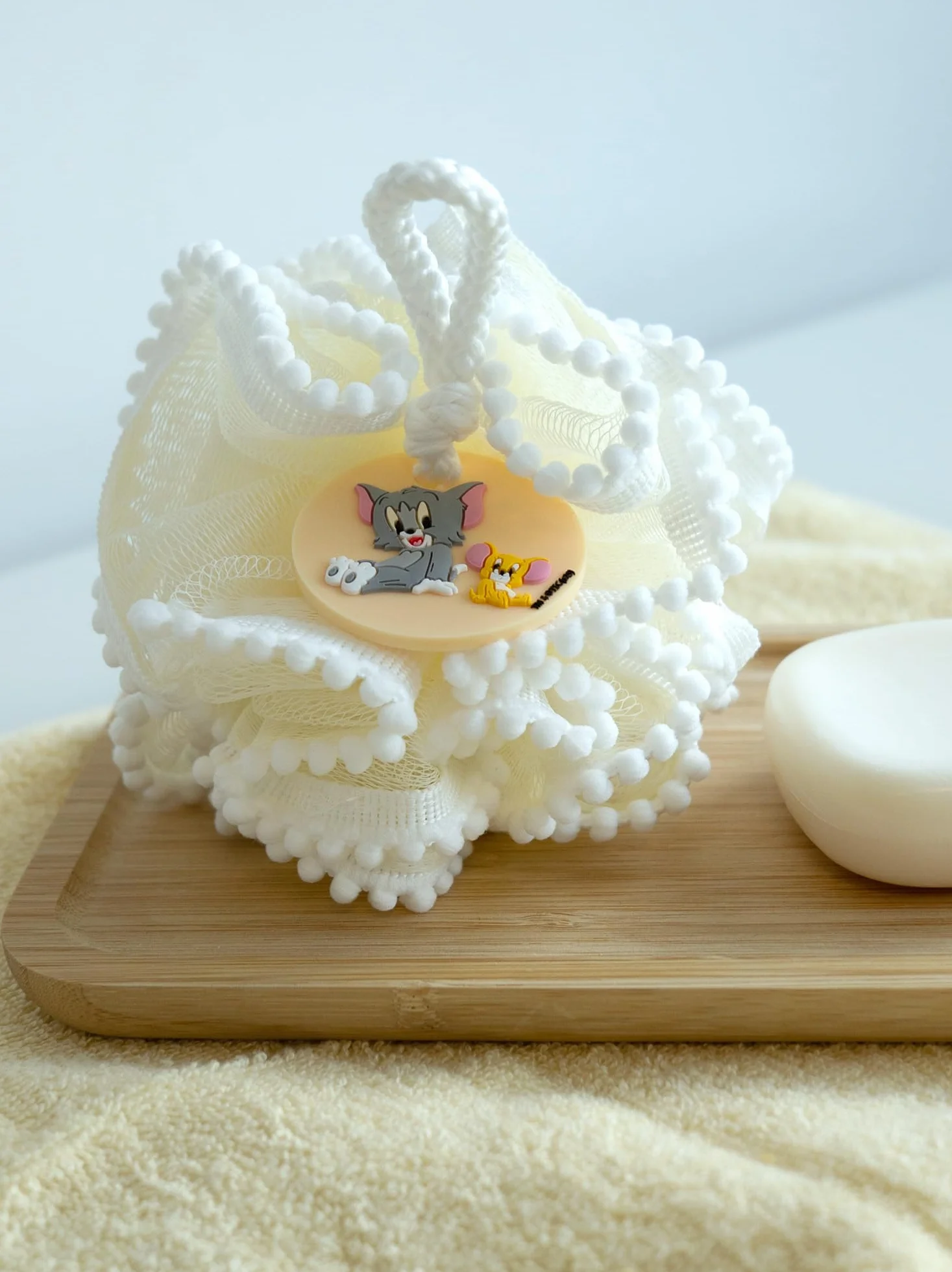 Looney Tunes Tom & Jerry Fleur de Douche Bébé Éponge Douce Lavable Multi-Usage Accessoire Bain Officiel Warner Bros