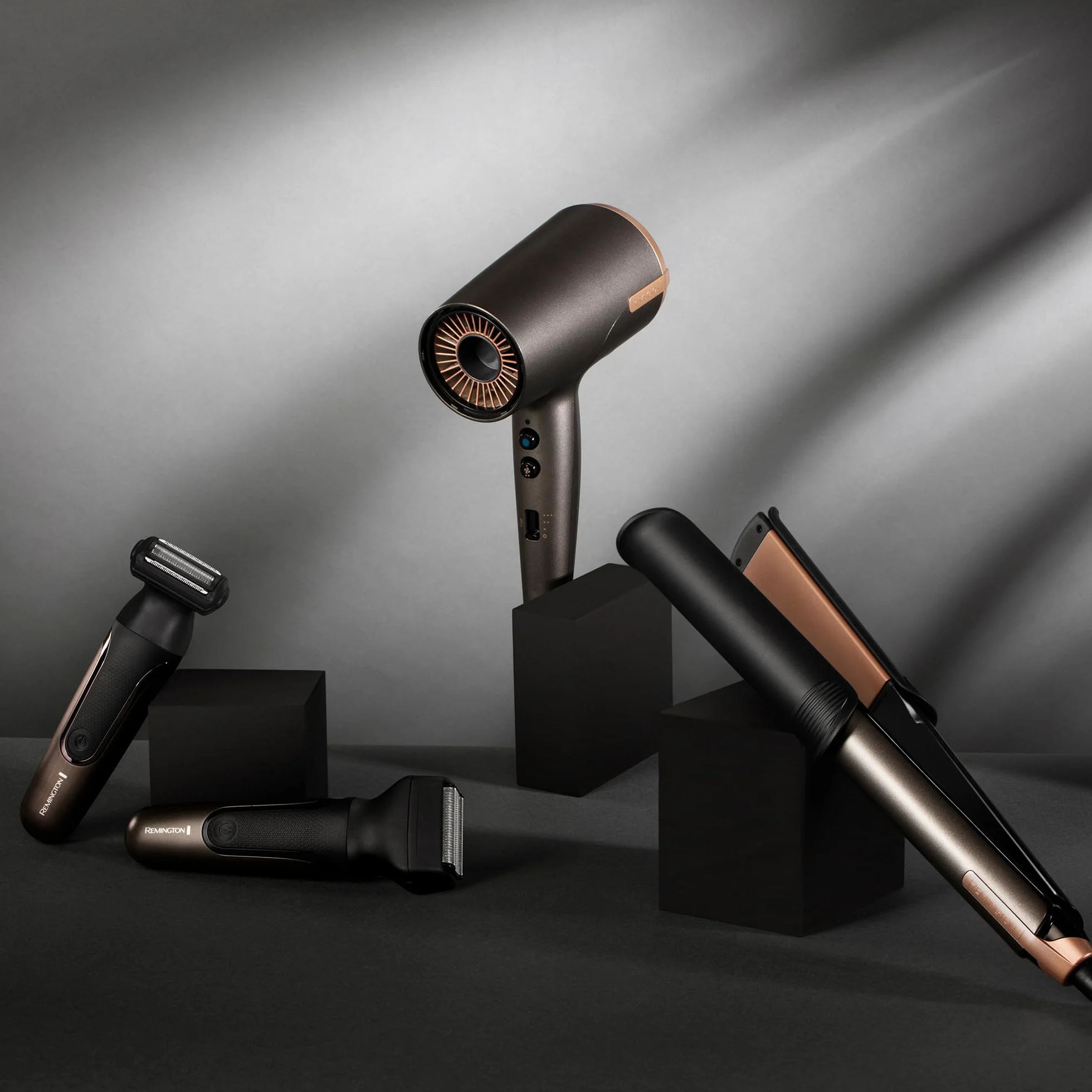 Remington ONE Sèche-cheveux ionique 2000W 120 km/h Dry&Style D6078