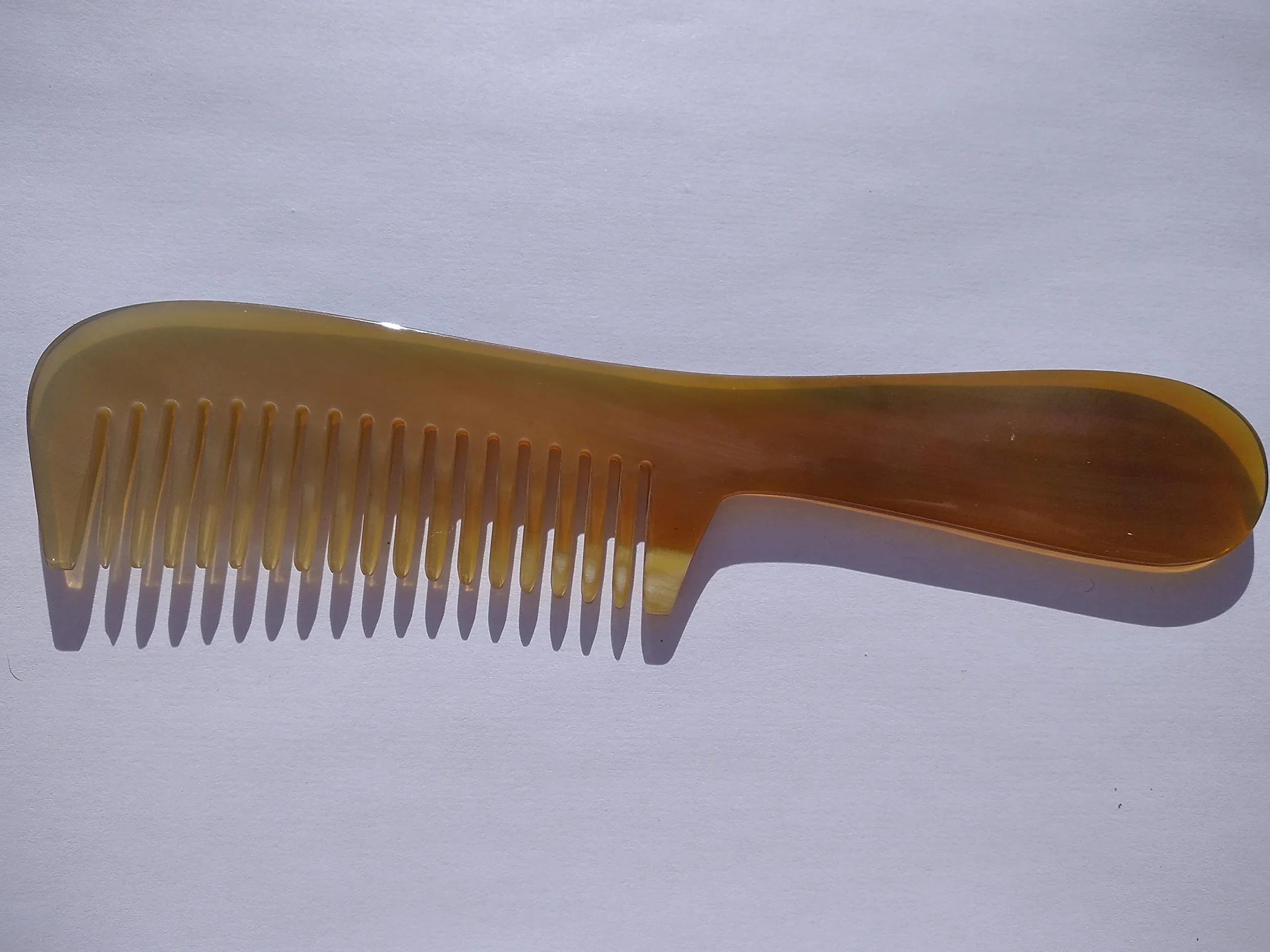 Peigne en corne naturelle antistatique 19 cm