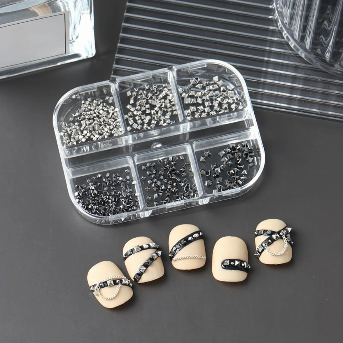 Breloques pour Ongles Rivets Métal Nail Art Noir Argent, 1 Boîte 6 Cellules DIY Fille Dames